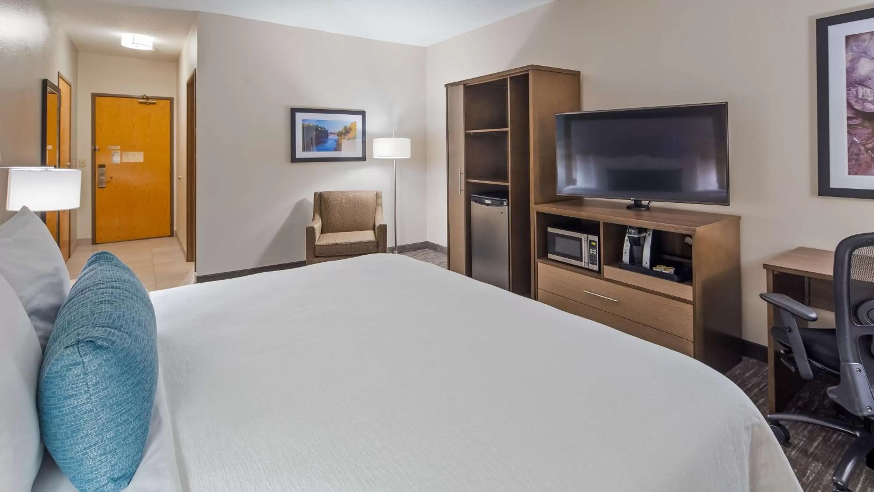 King Room - Disability Access in Best Western Plus Hudson I-94