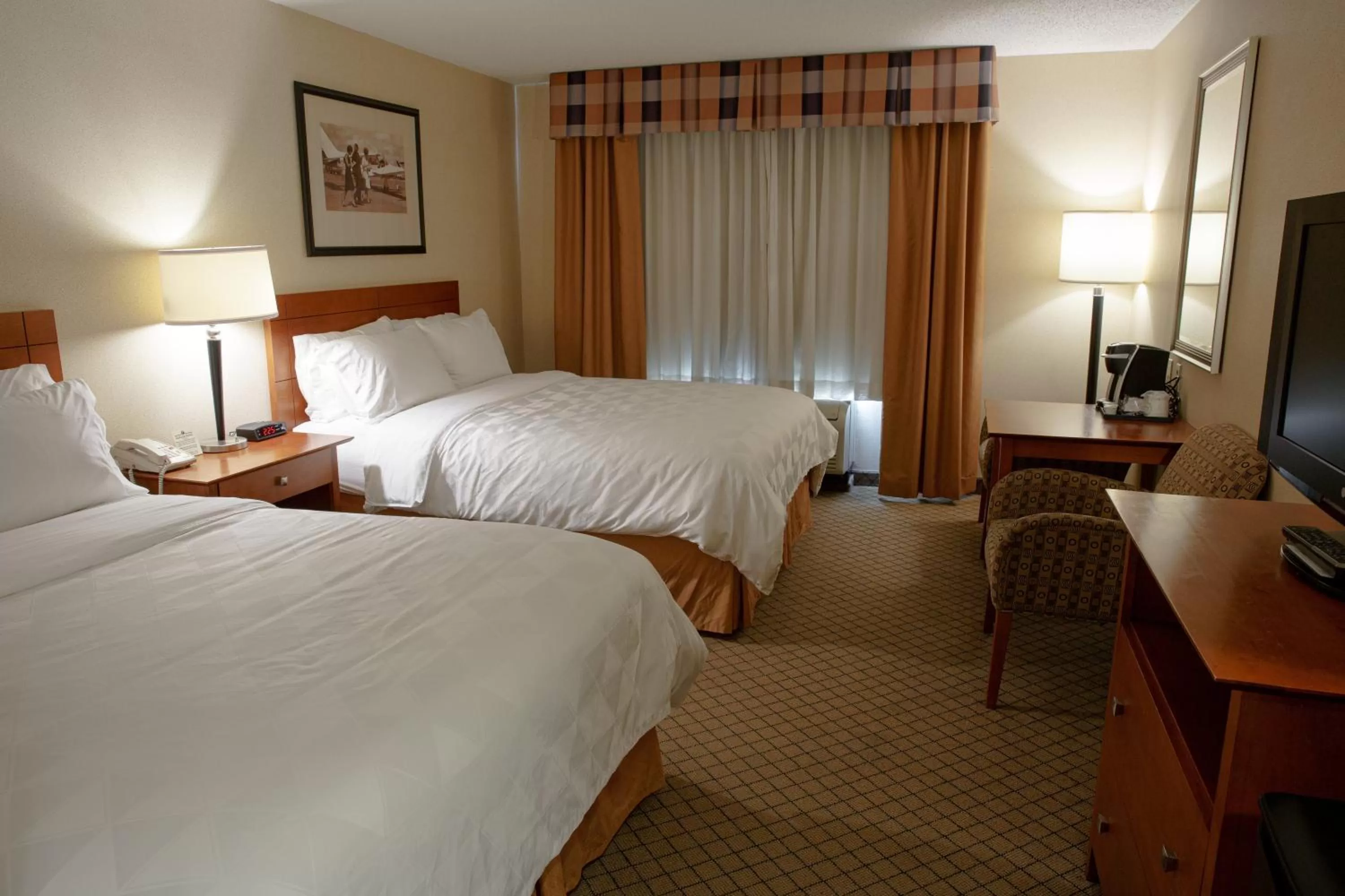 Queen Deluxe Room in Holiday Inn Battle Creek by IHG