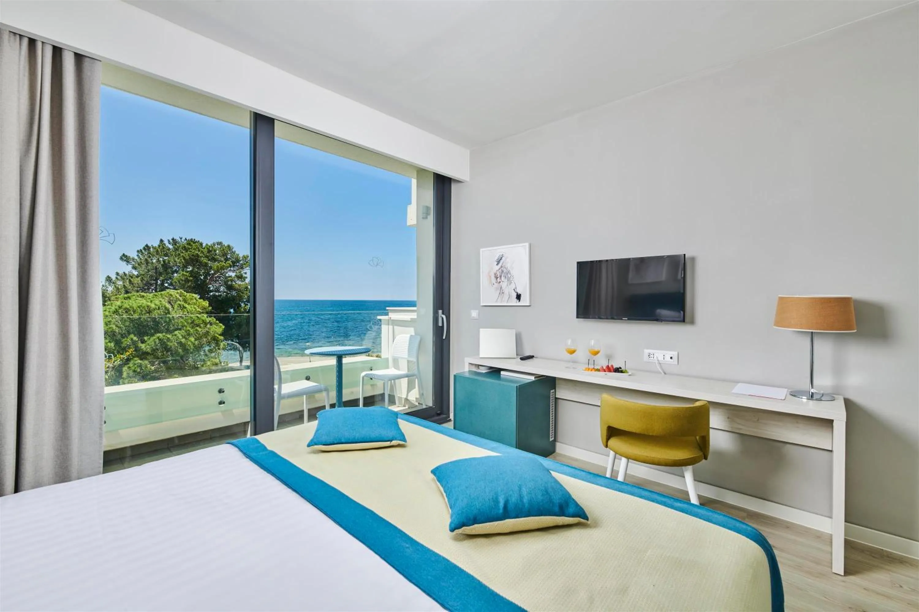 Classic Room with Balcony - Sea Side in Hotel Sipar Plava Laguna