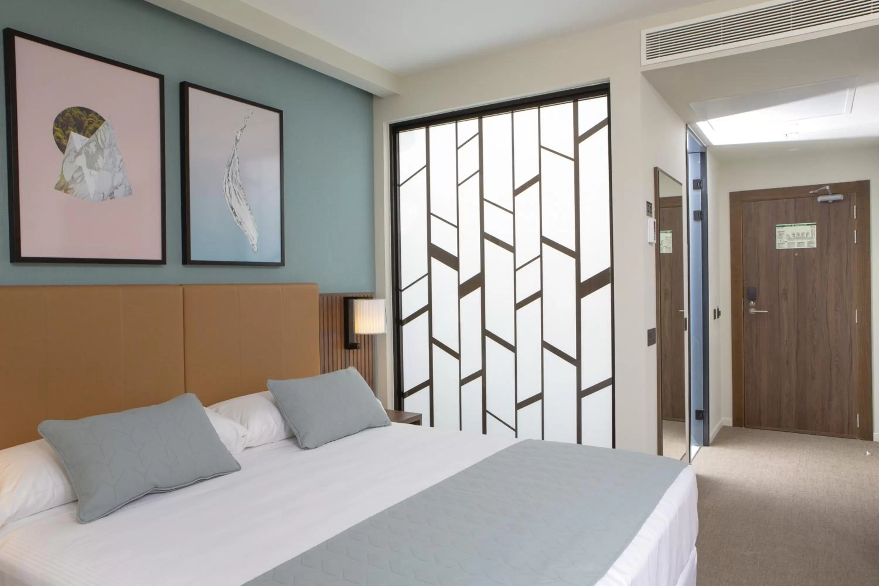 Deluxe Superior King Room in Riu Plaza España