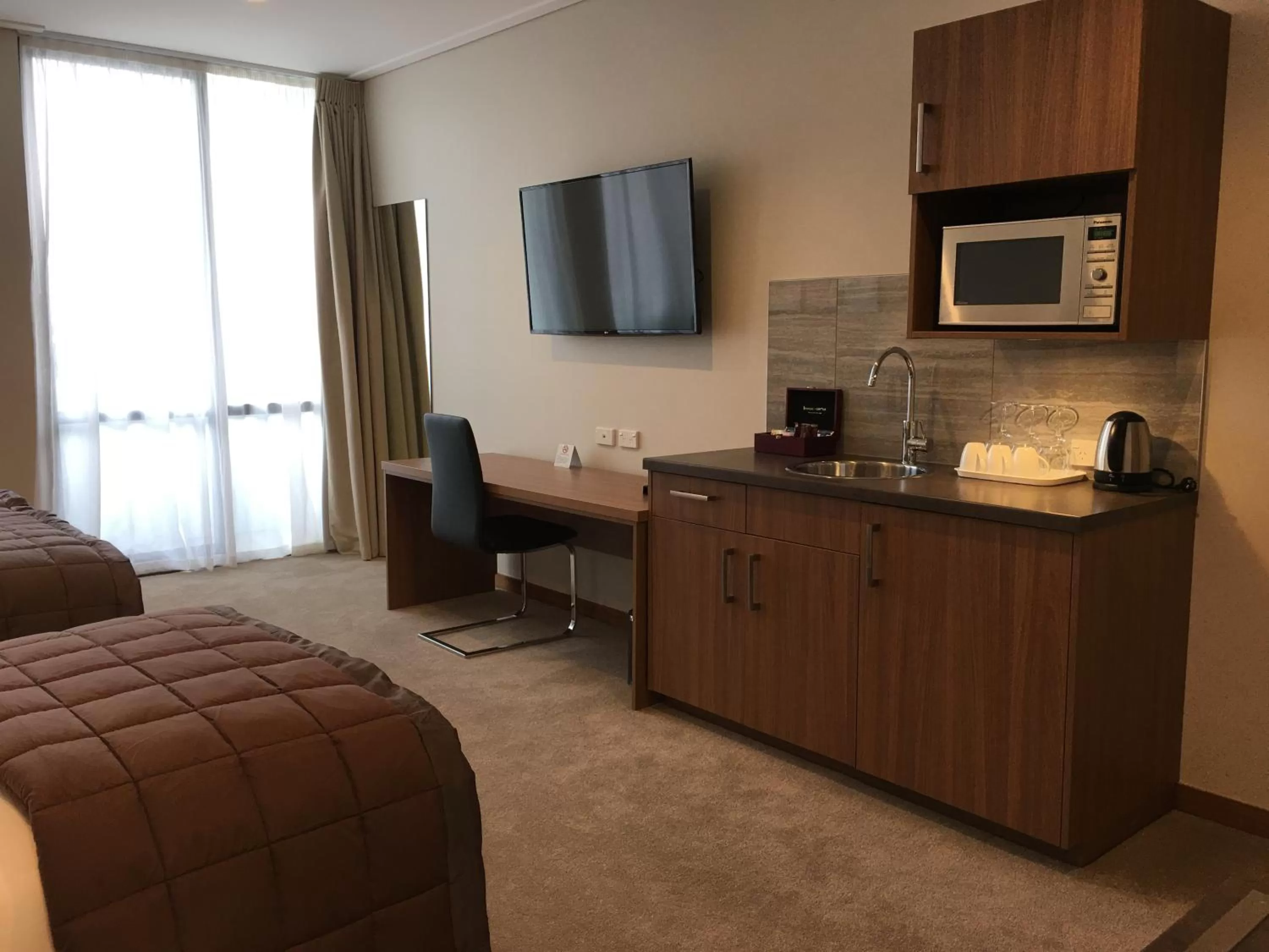 Superior Twin Room in The Victoria Hotel Dunedin