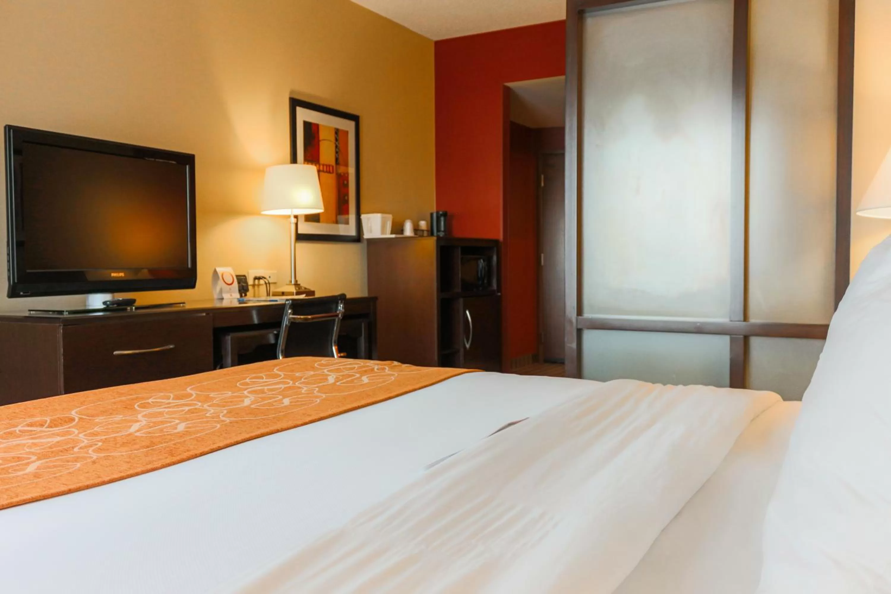 King Suite with Sofabed in Comfort Suites Charleston West Ashley