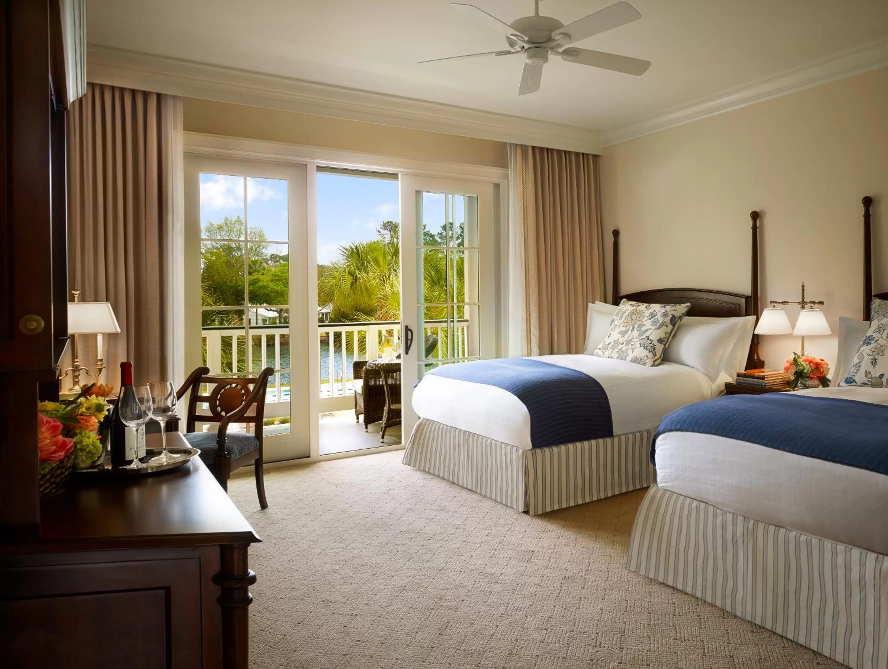 Queen Room with Lagoon View - Guest House in Montage Palmetto Bluff