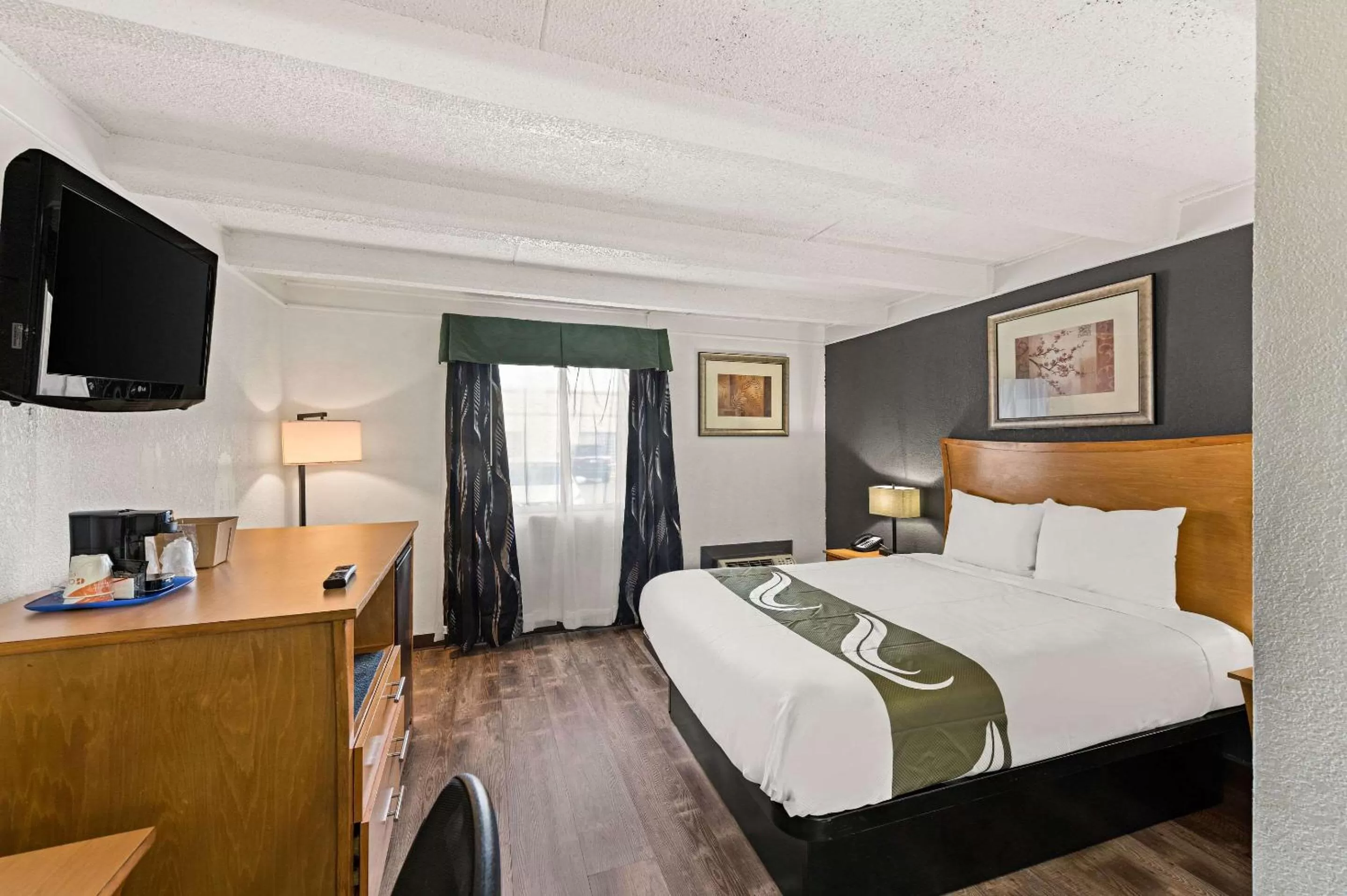 Queen Room - Non-Smoking in Quality Inn & Suites Council Bluffs - Omaha East