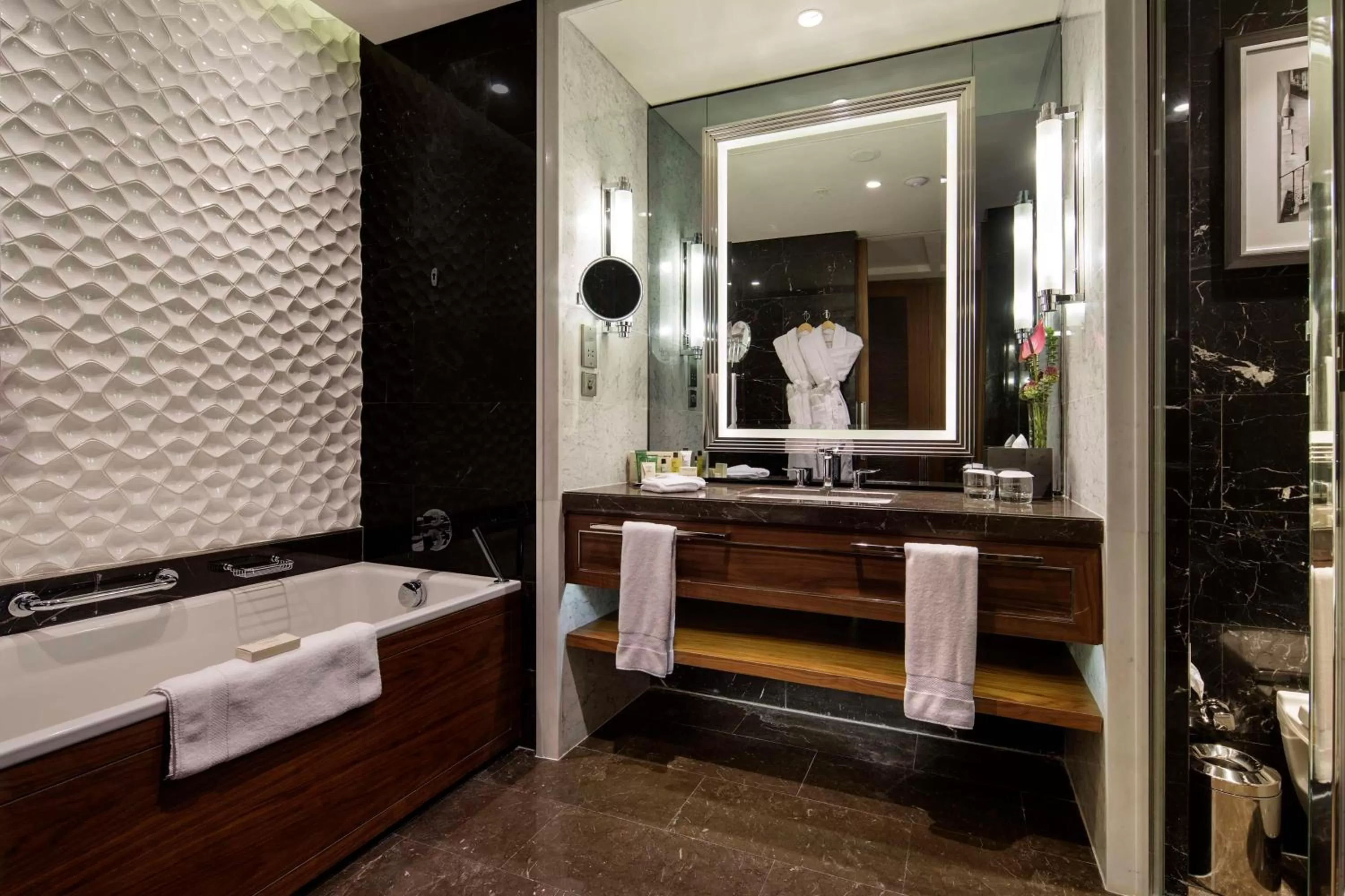 Deluxe Twin Toom with Sea View in Hilton Istanbul Bomonti