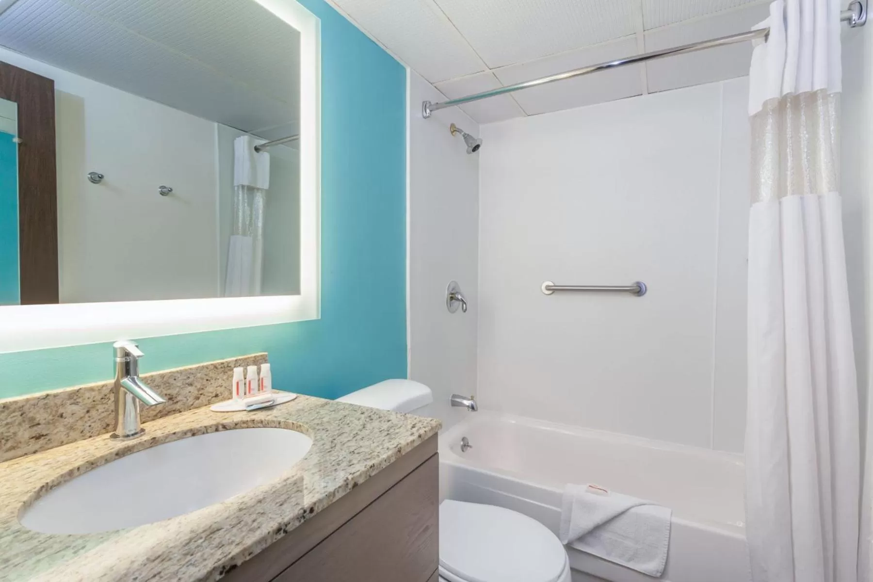 Superior Queen Room with Two Queen Beds - Non-Smoking in Howard Johnson by Wyndham Mystic