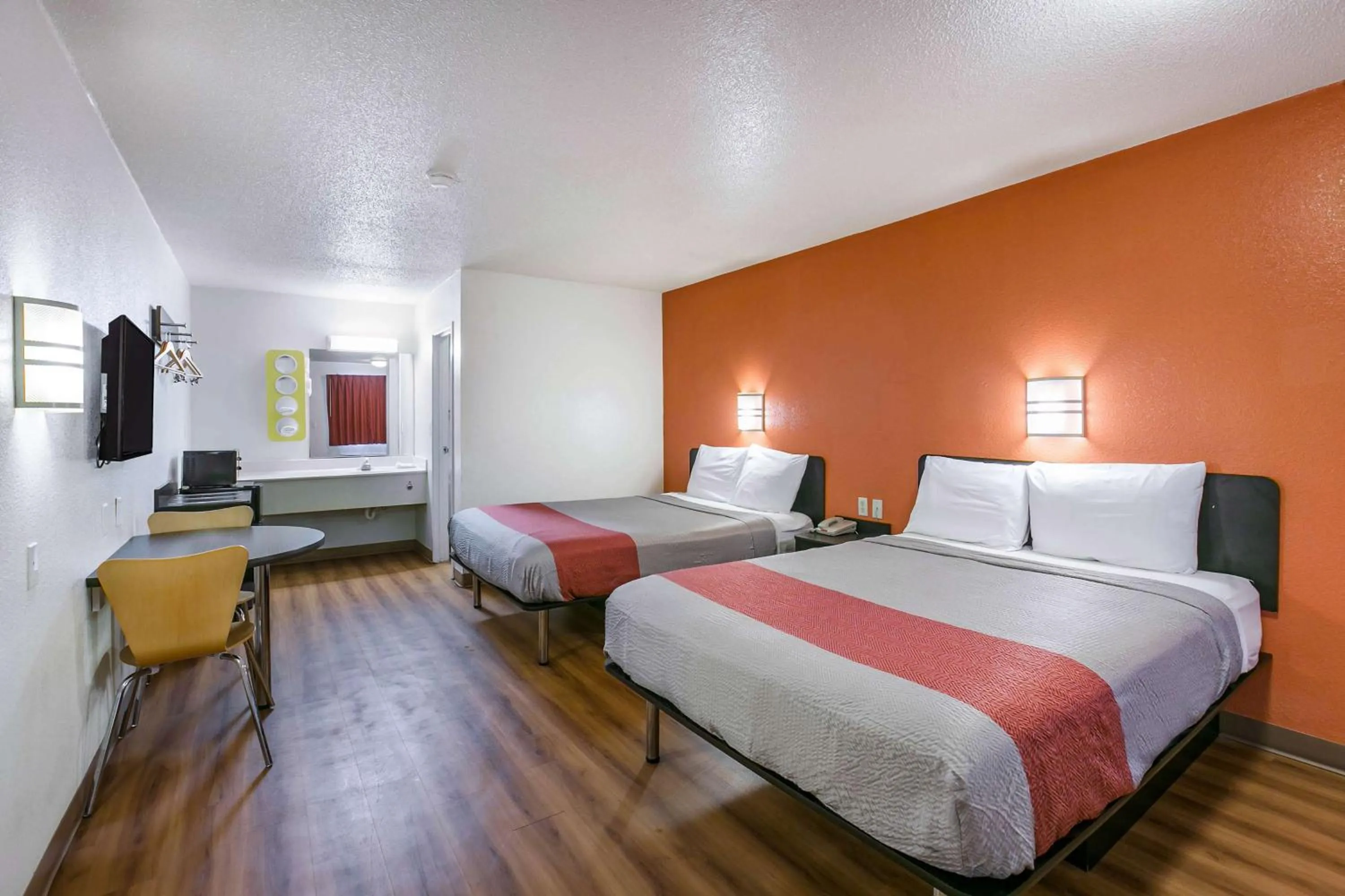 Deluxe Quadruple Room in Motel 6-Dothan, AL