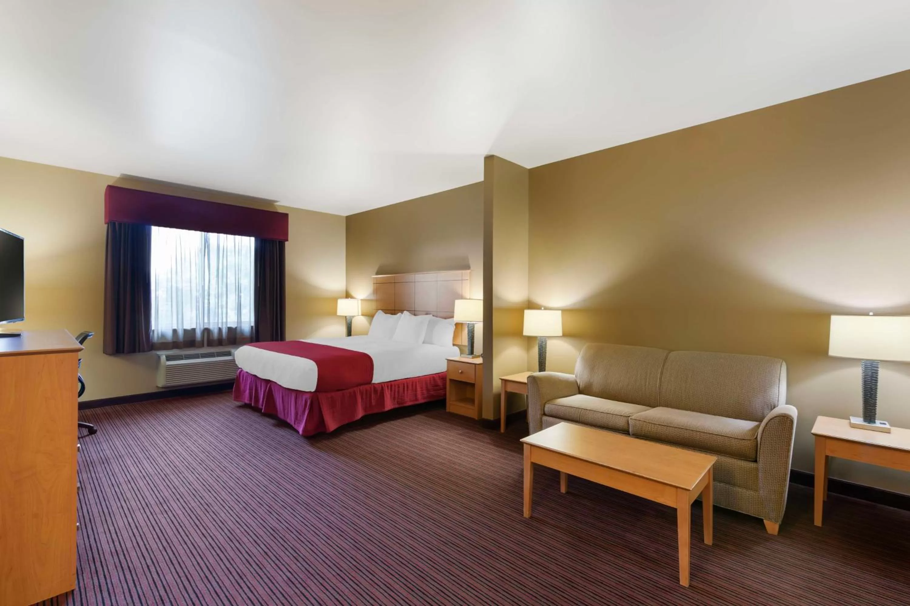 Large King Room in Best Western Golden Prairie Inn and Suites