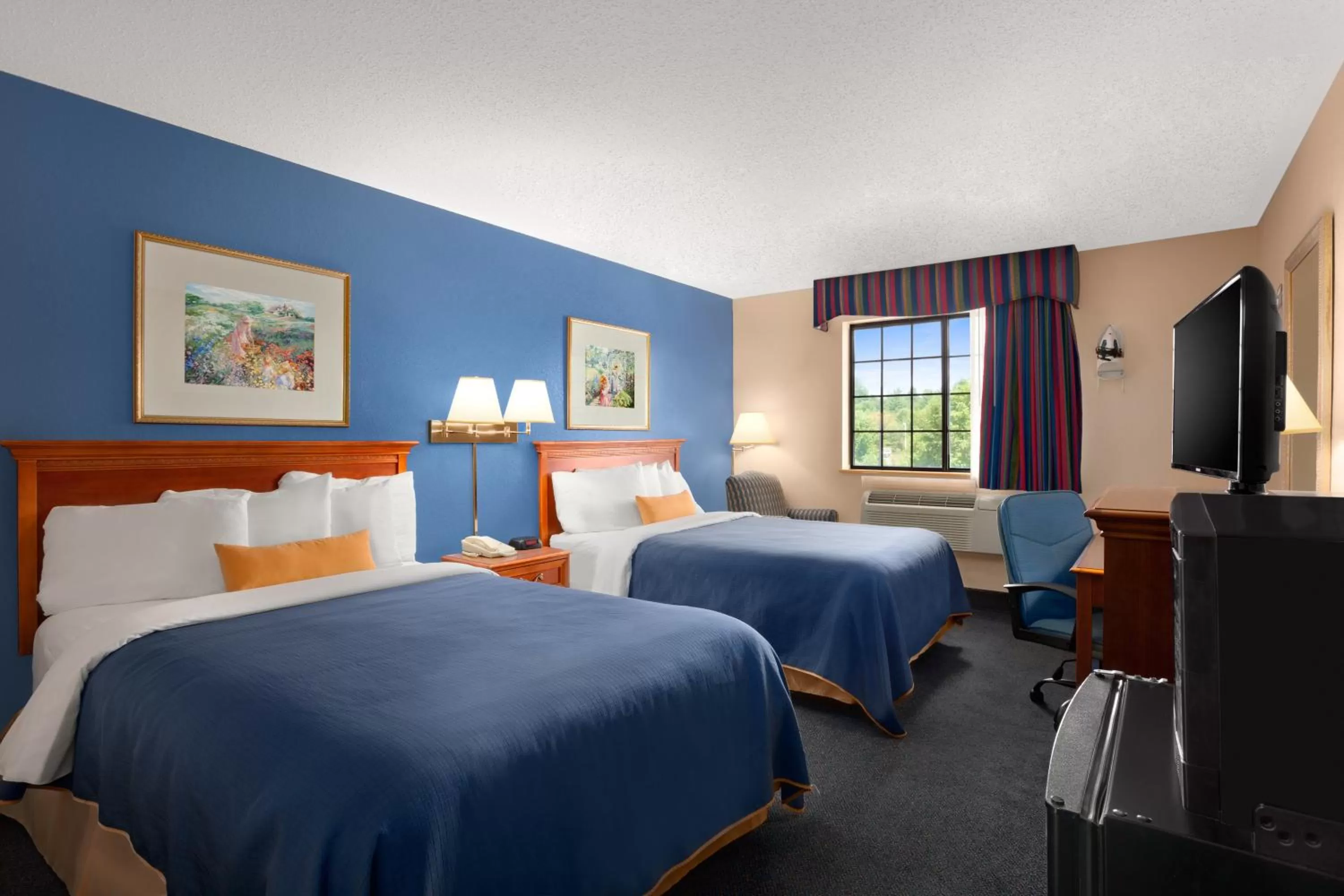 Studio Suite with One Double Bed and One King Bed -  Non-Smoking in Days Inn by Wyndham Keene NH