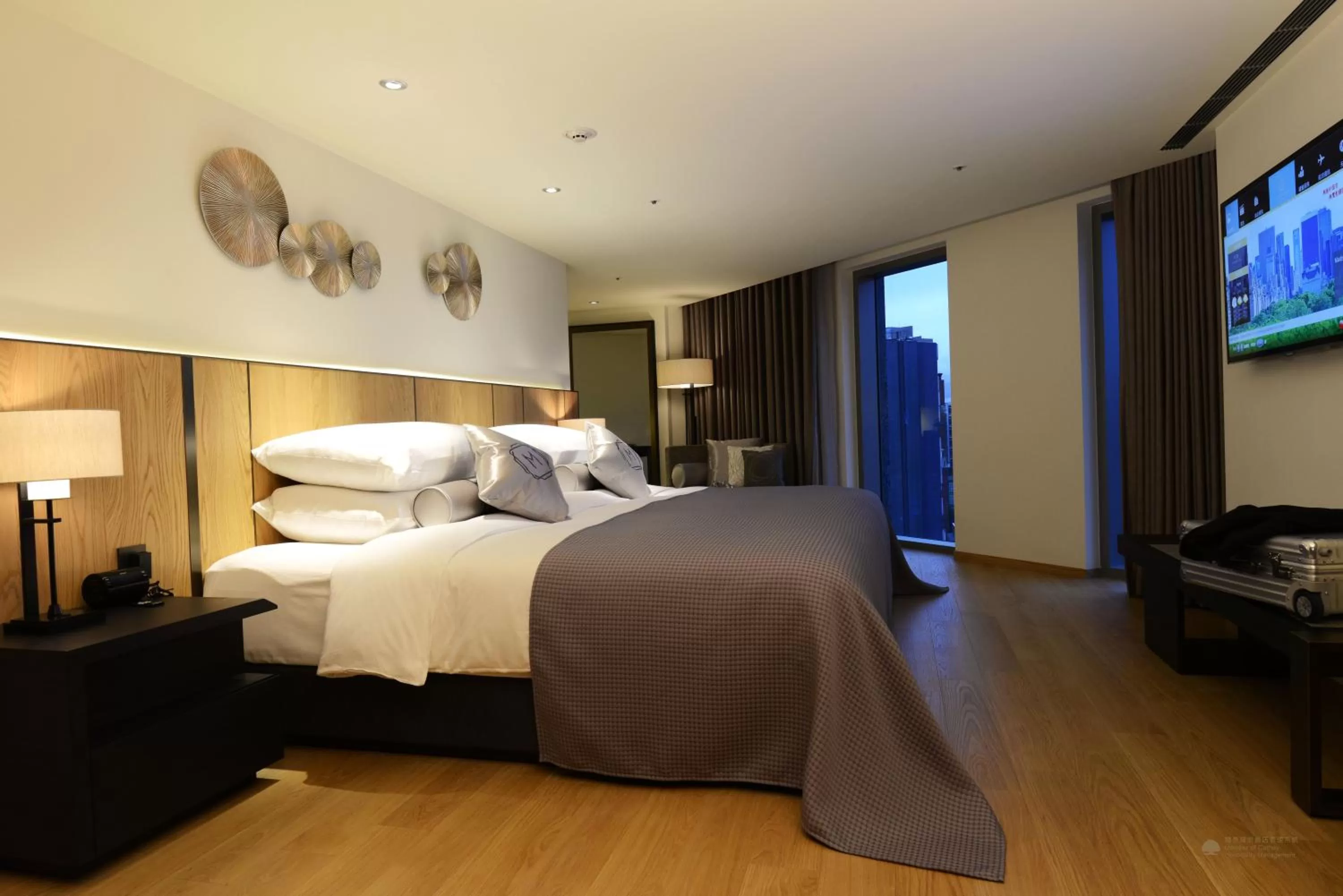 Deluxe King Room in Madison Taipei, a Tribute Portfolio Hotel