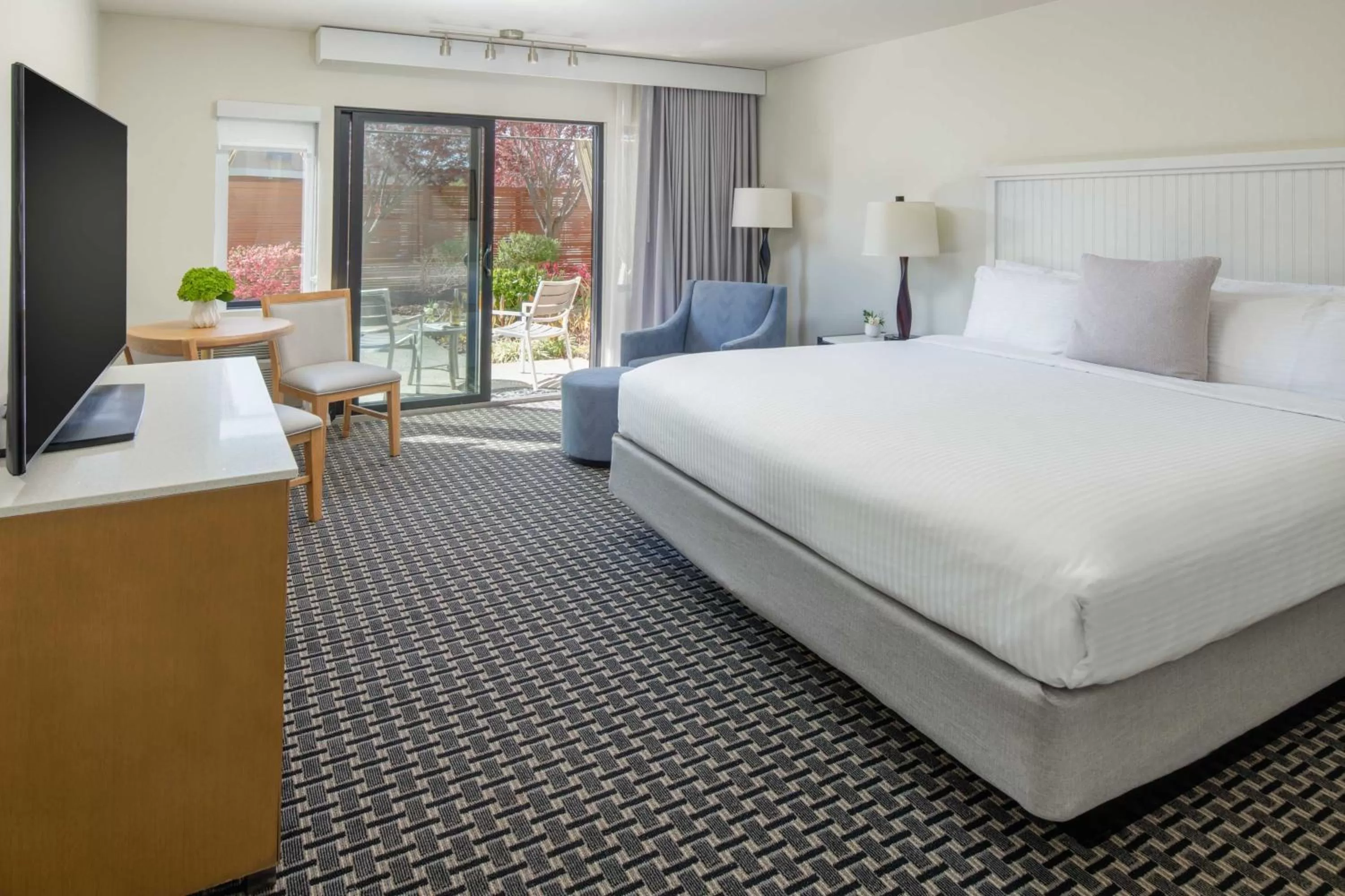 King Room with Roll-In Shower - Disability Access in The Lodge at Tiburon