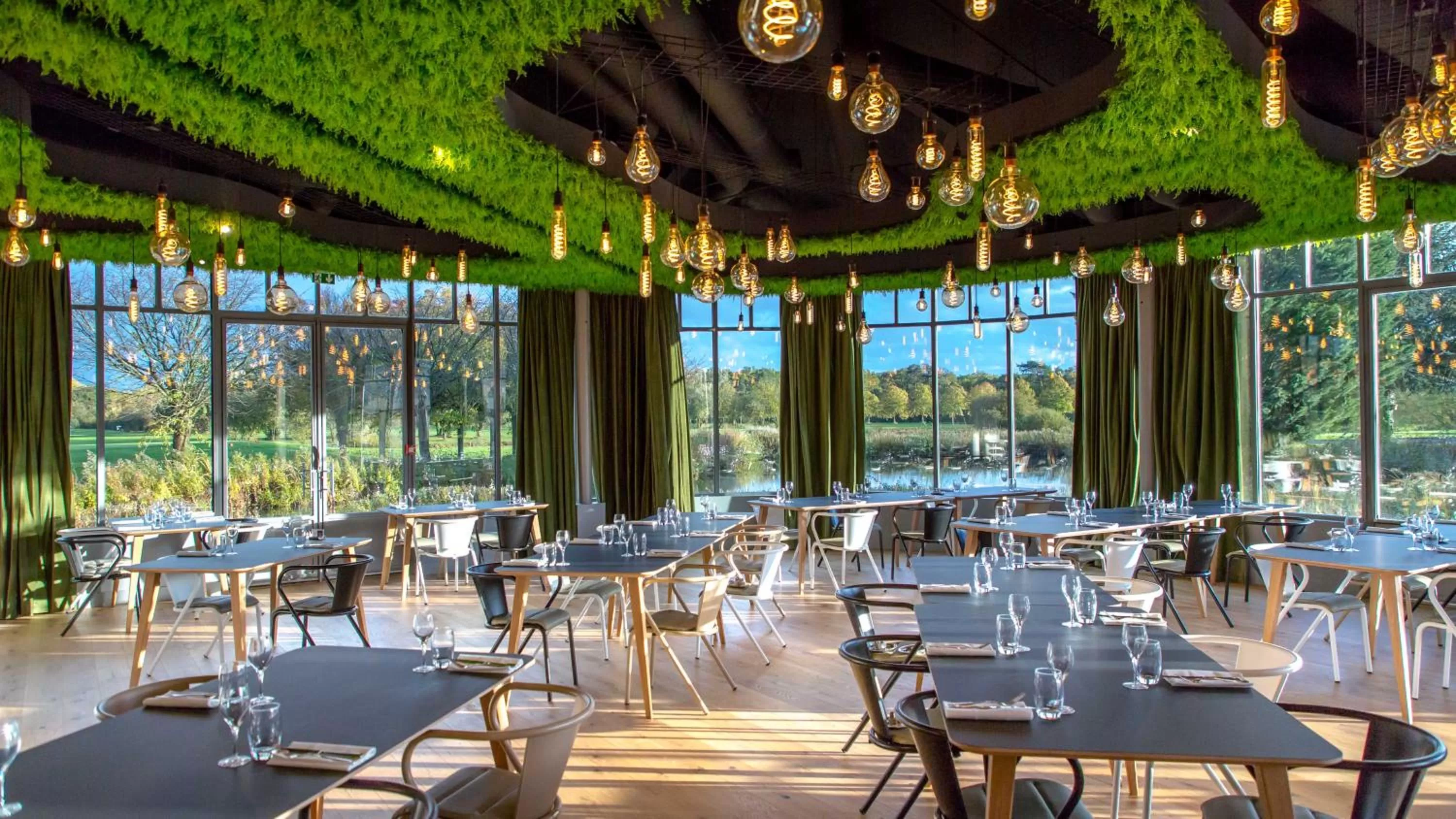 Restaurant/places to eat in Mercure Chantilly Resort & Conventions