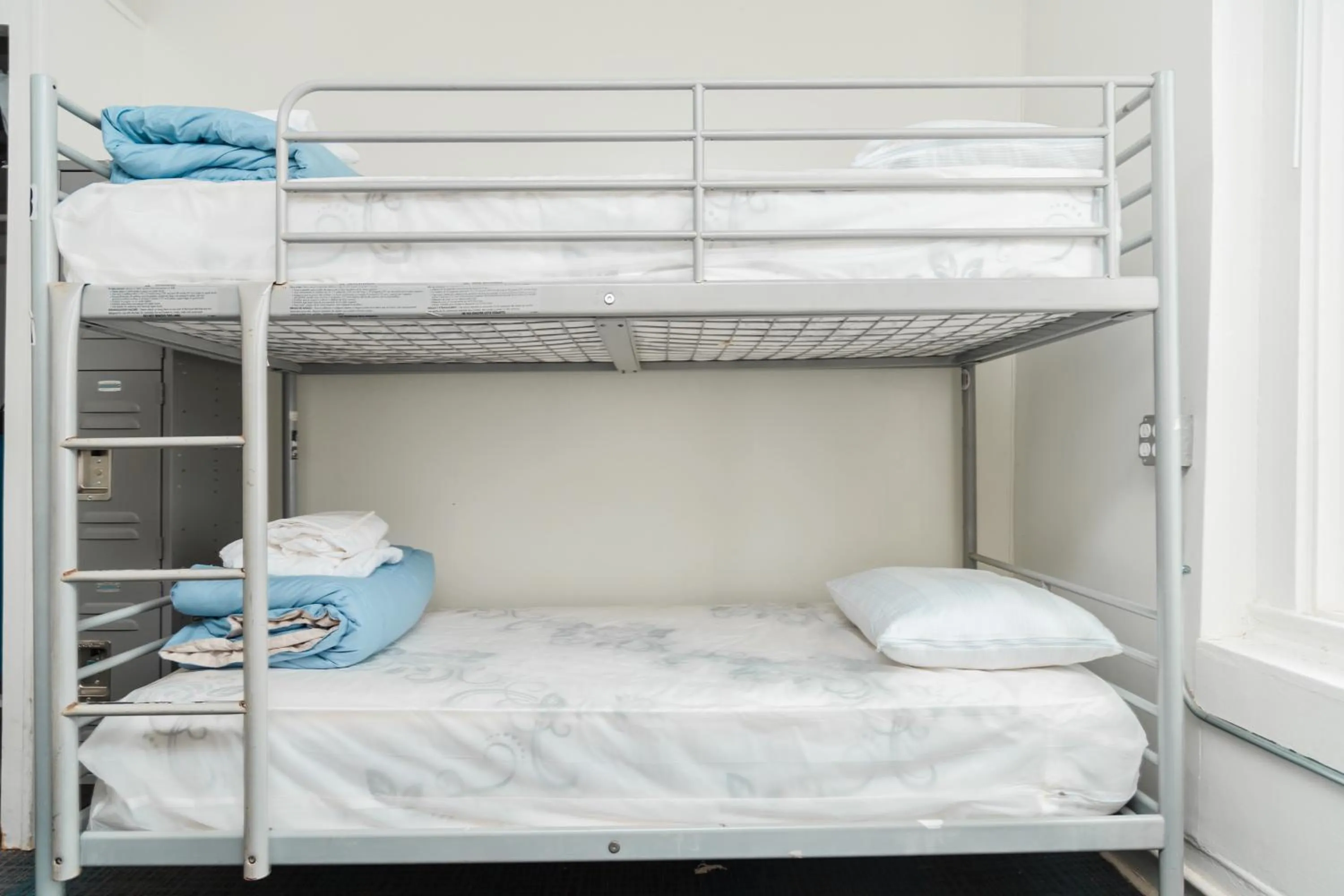 Bed in 4-Bed Mixed Dormitory Room in ITH Surf City Hostel Hermosa Beach