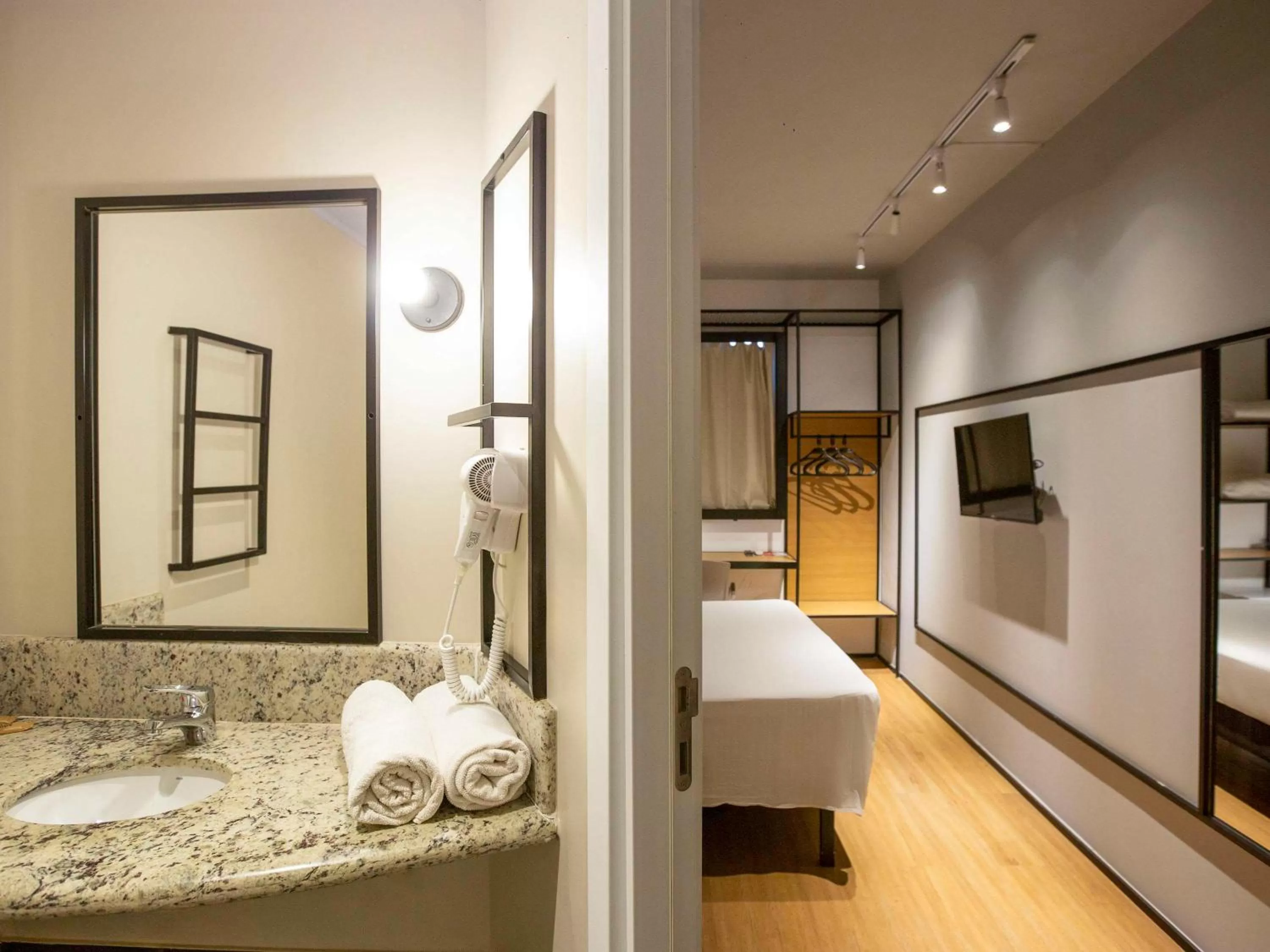 Standard Apartment Adapted with Double Bed in ibis Cuiaba Shopping