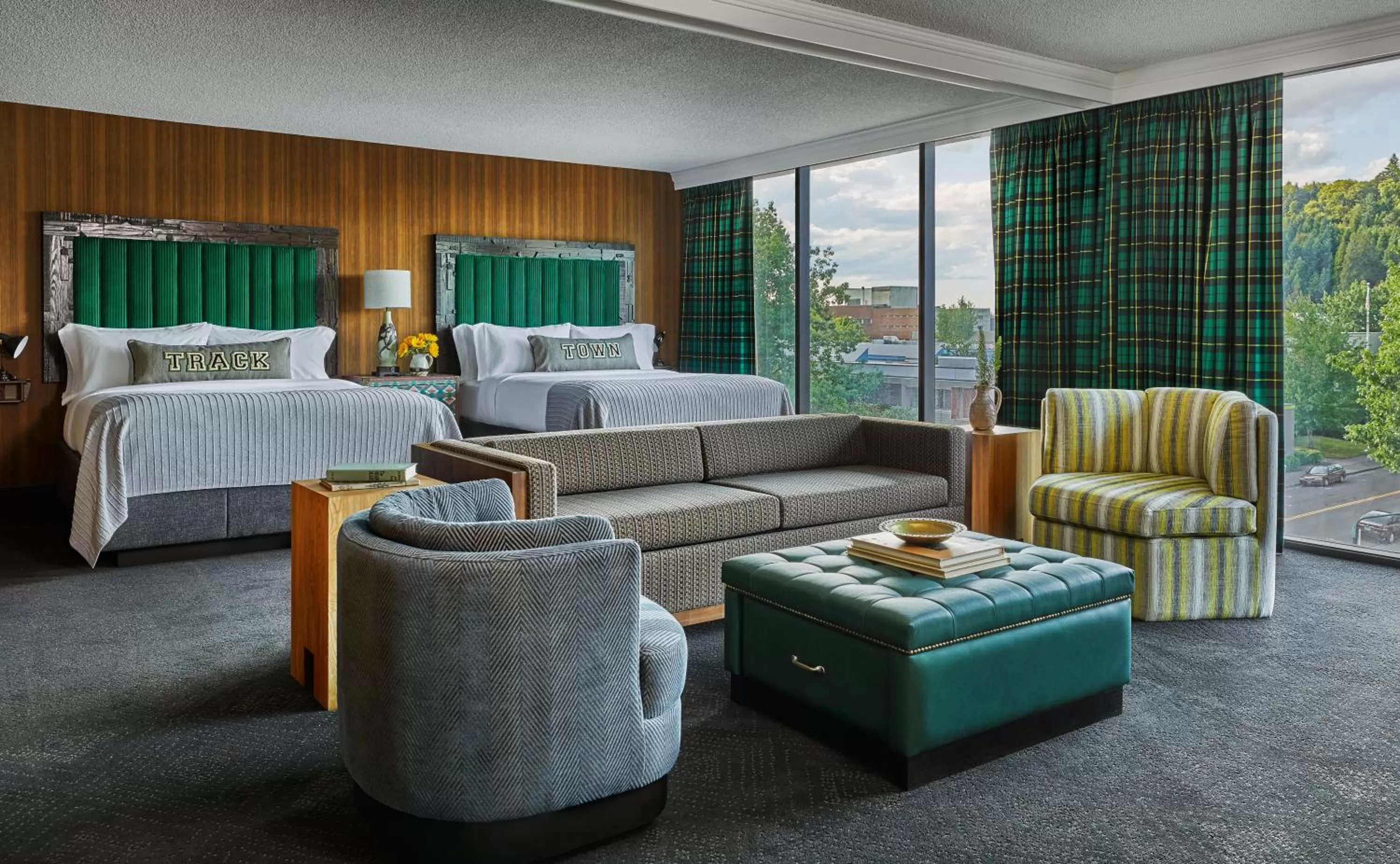 Queen Suite in Graduate by Hilton Eugene