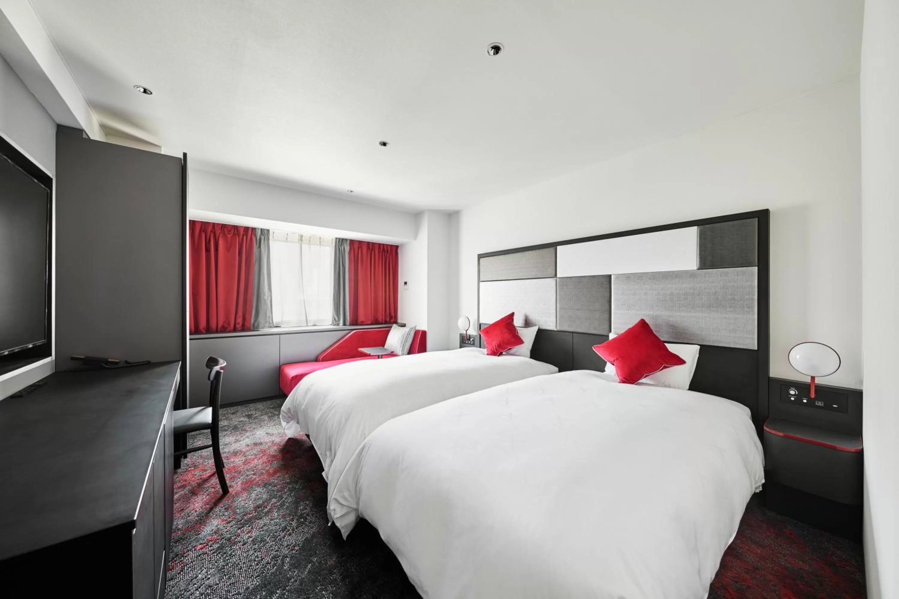 Standard Floor Twin Room - Non-Smoking in Cross Hotel Osaka