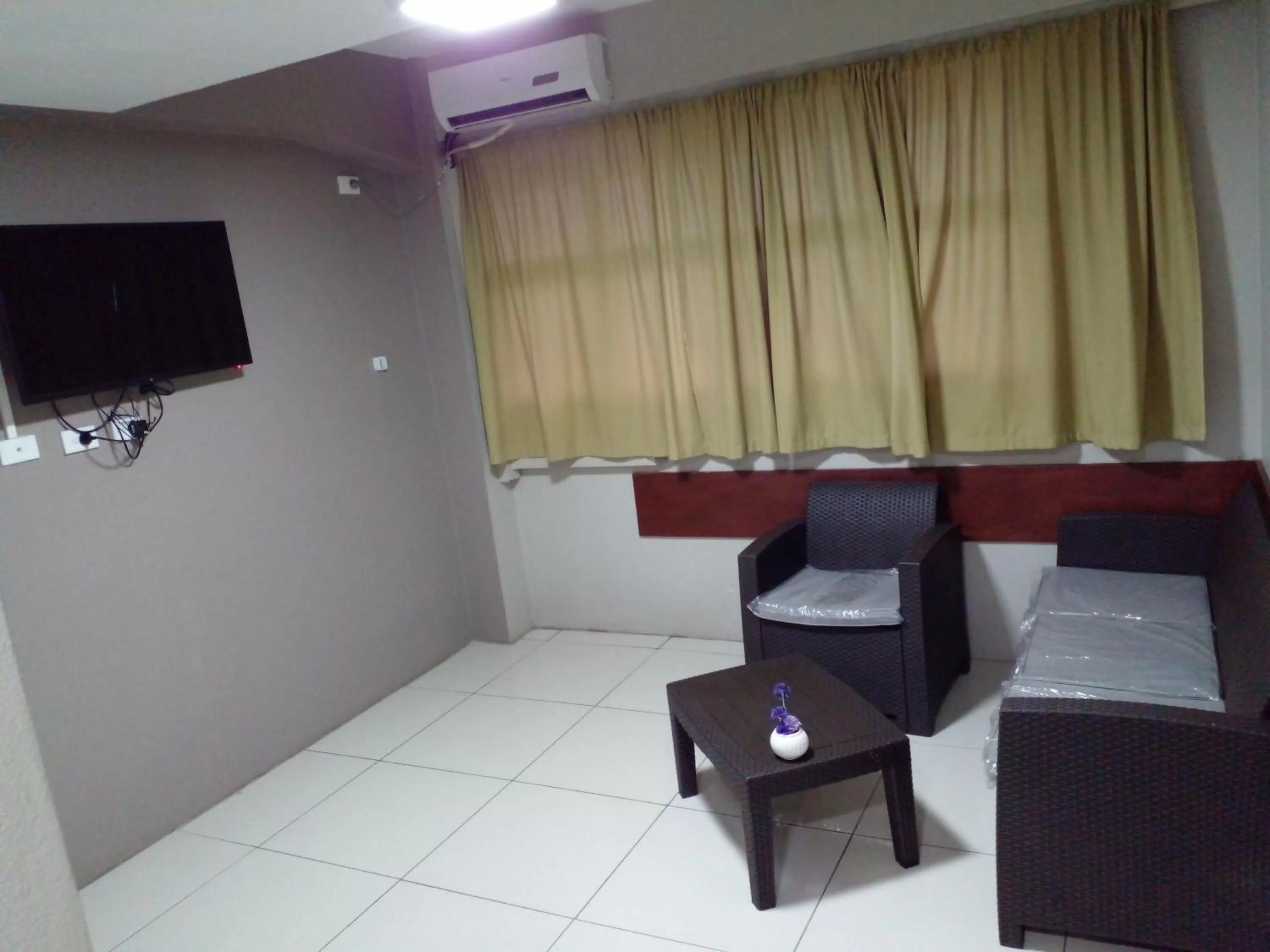 Living room in Sunseekers Outrigger Hotel