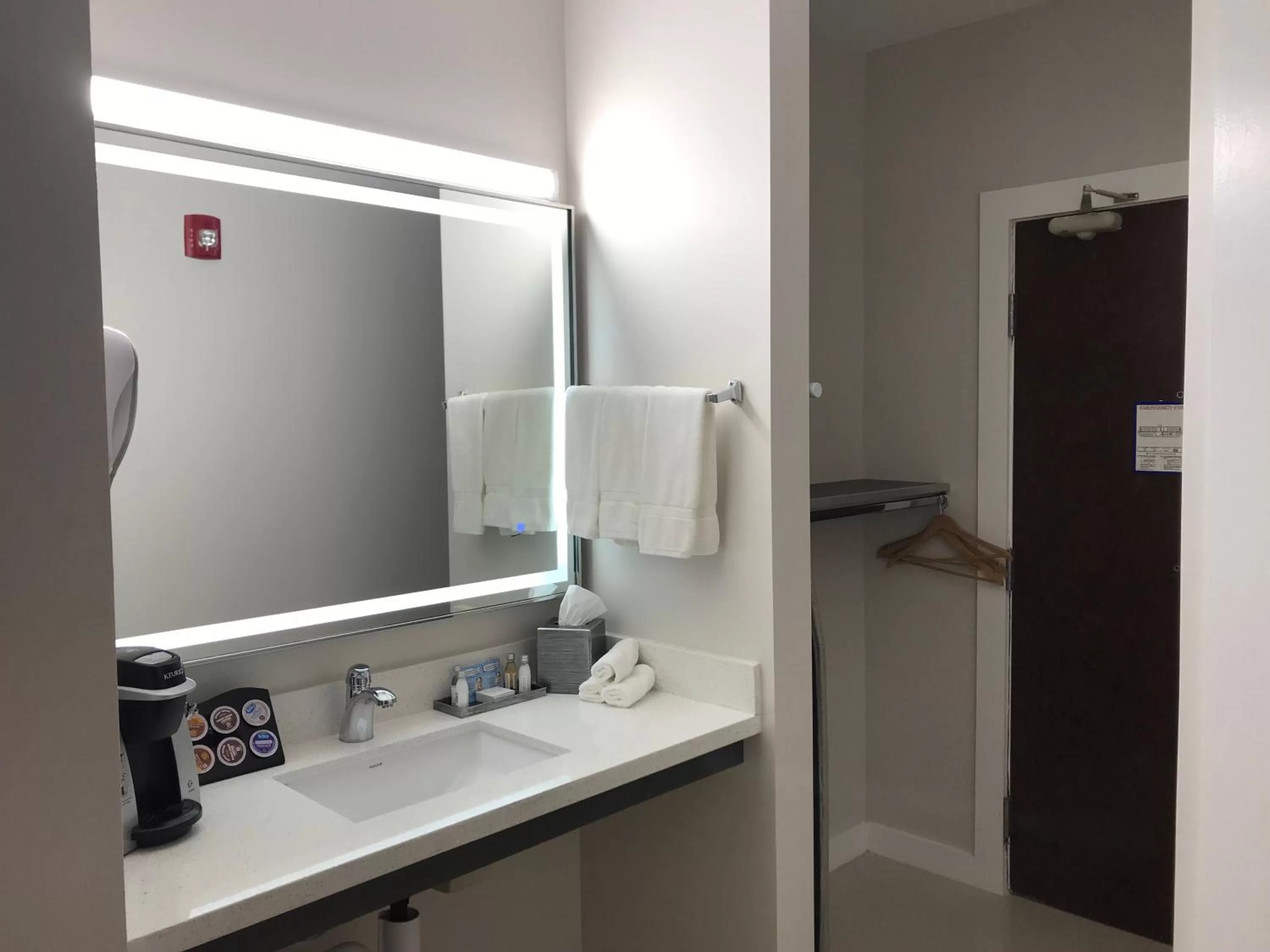 King Room with Mobility/Hearing Impaired Access - Non-Smoking in HoM, A Trademark Collection Hotel