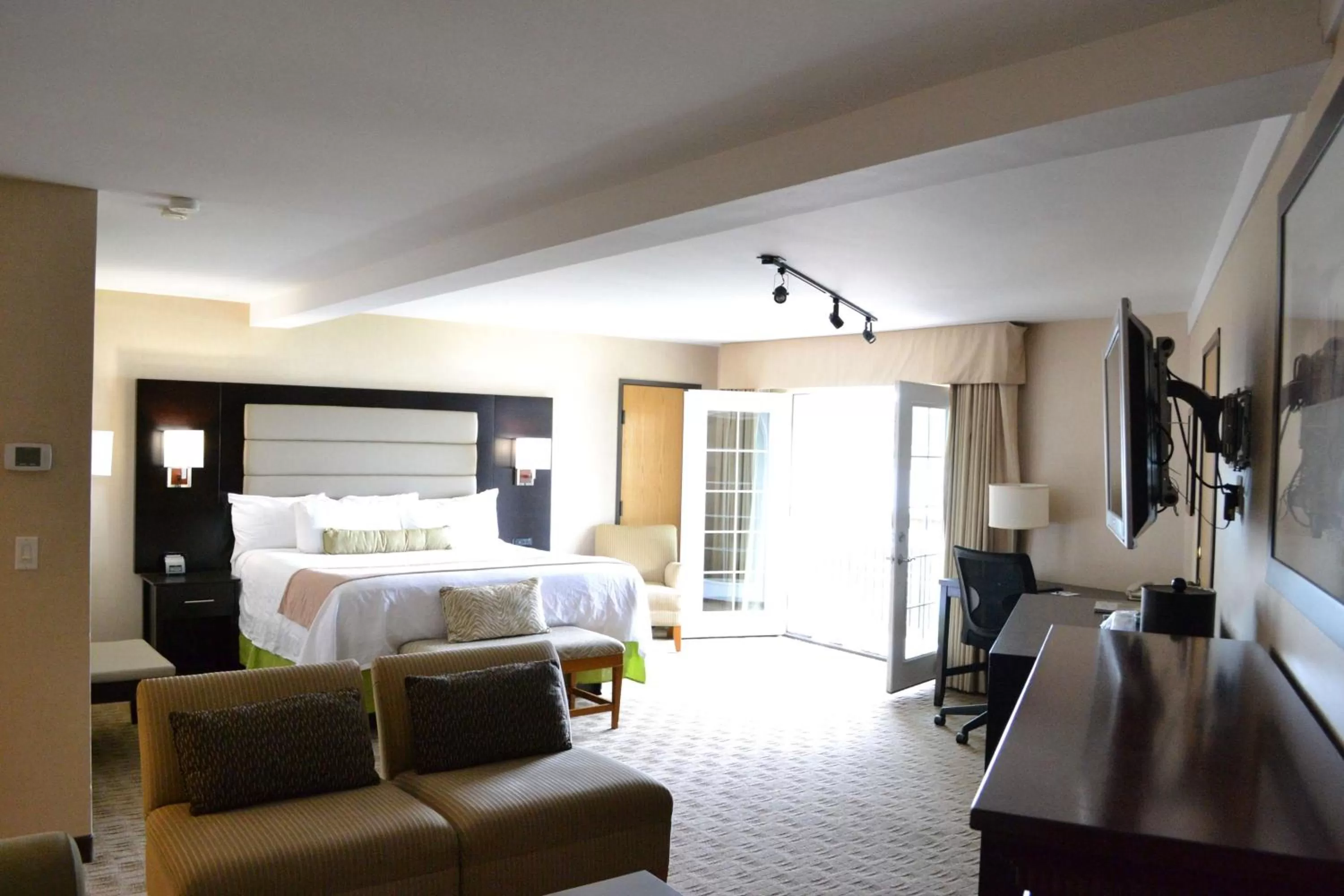 King Room with Water View and Spa Bath - single occupancy in Best Western Plus Silverdale Beach Hotel