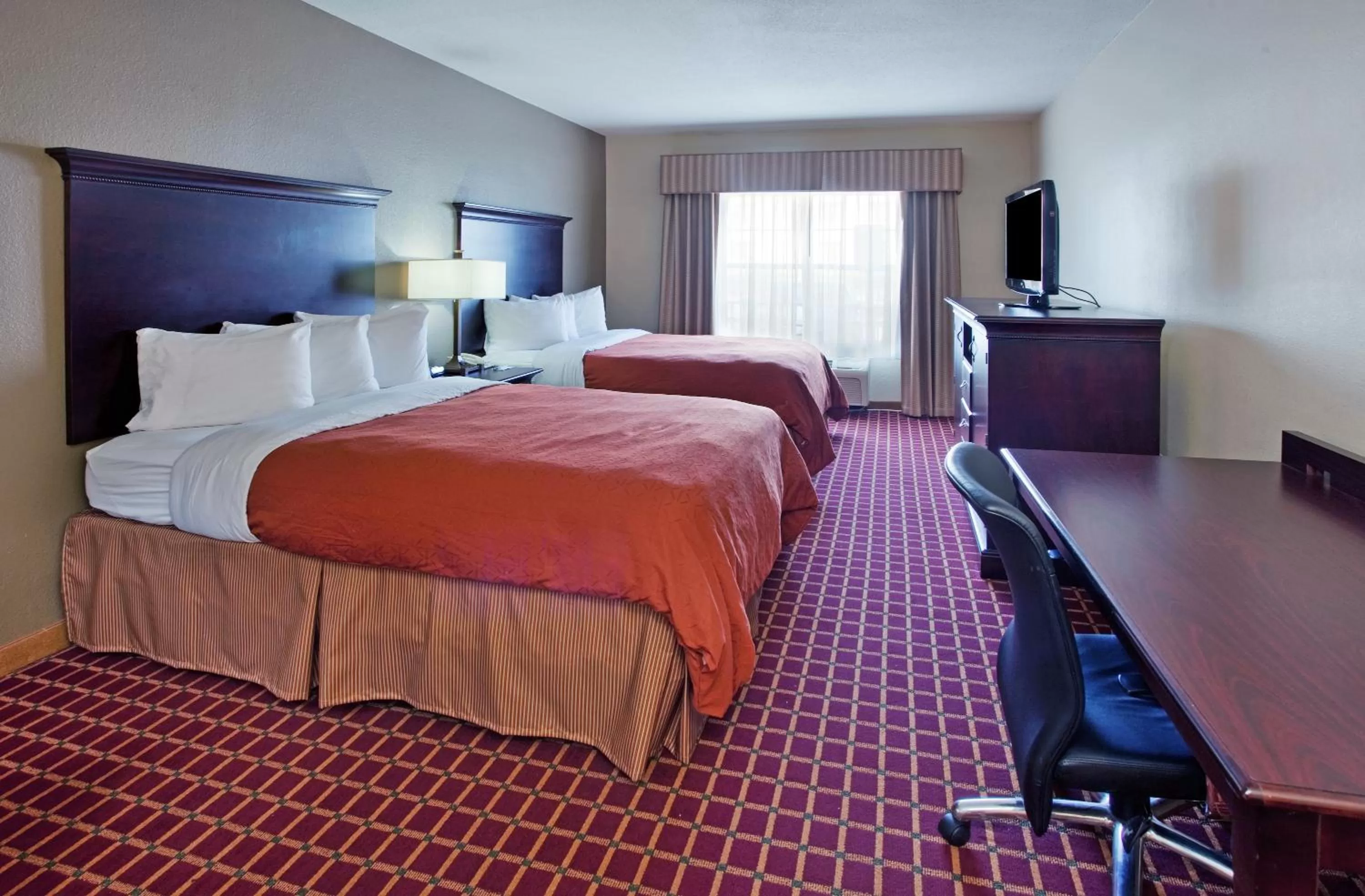 Queen Room with Two Queen Beds in Country Inn & Suites by Radisson, Columbia, SC
