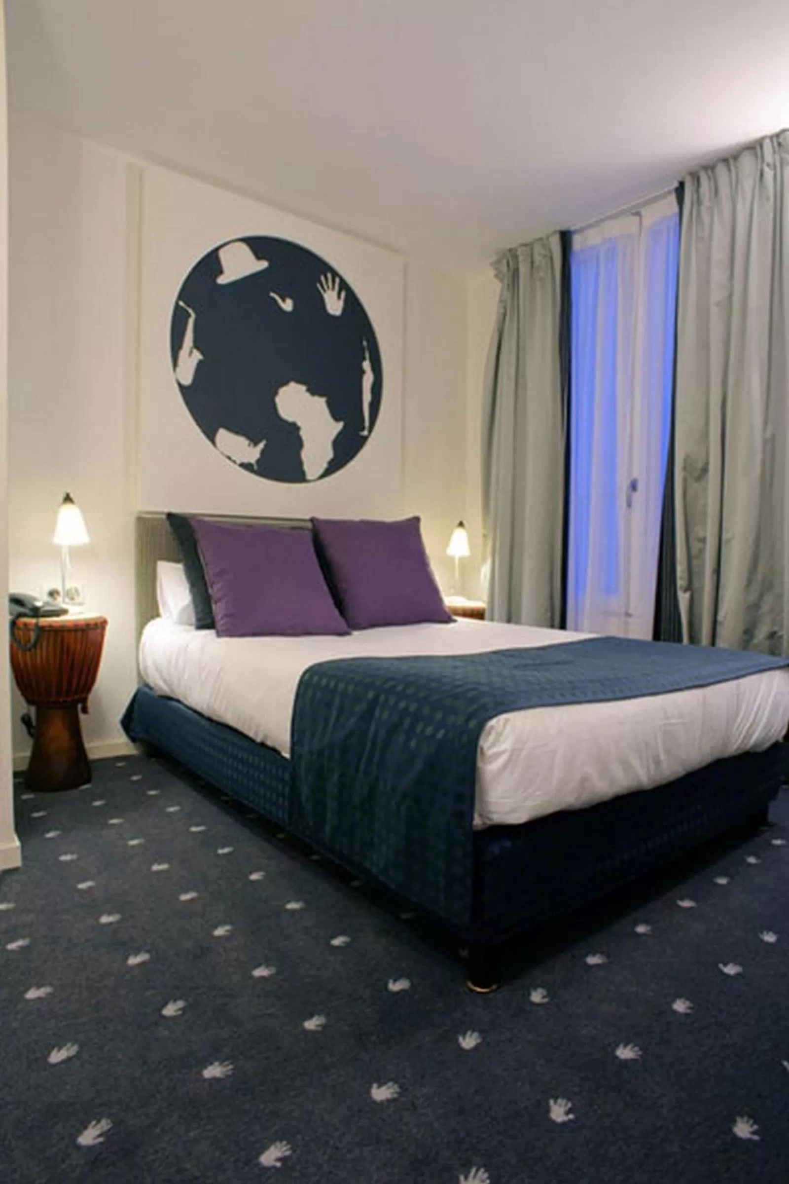 Two Connecting Double Rooms in Hôtel du Triangle d'Or