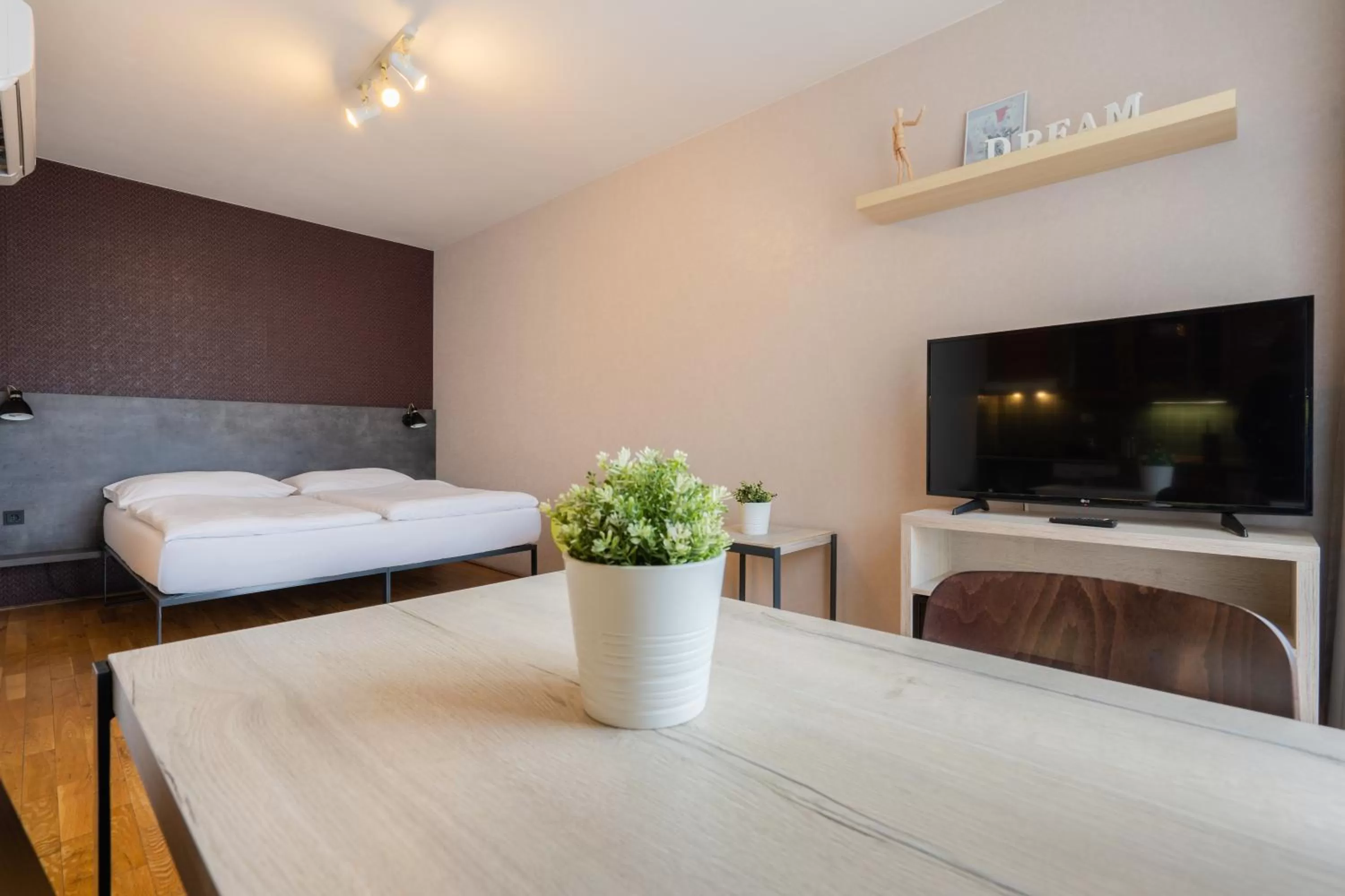 Studio Superior with Terrace - 2 pax in EA ApartHotel Melantrich