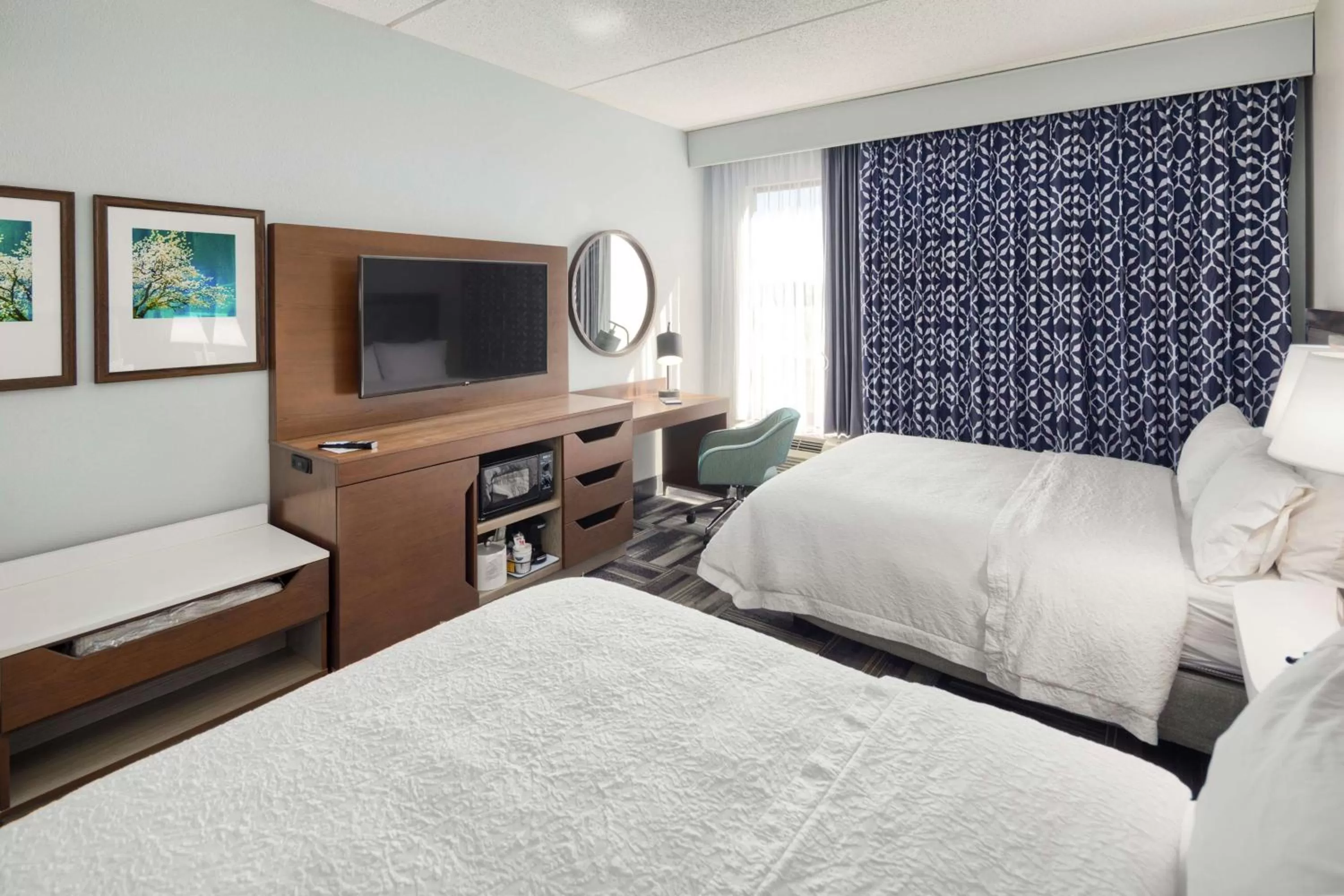 Queen Room with Two Queen Beds and Bath Tub - Mobility and Hearing Access, Non-Smoking in Hampton Inn Louisville Northeast