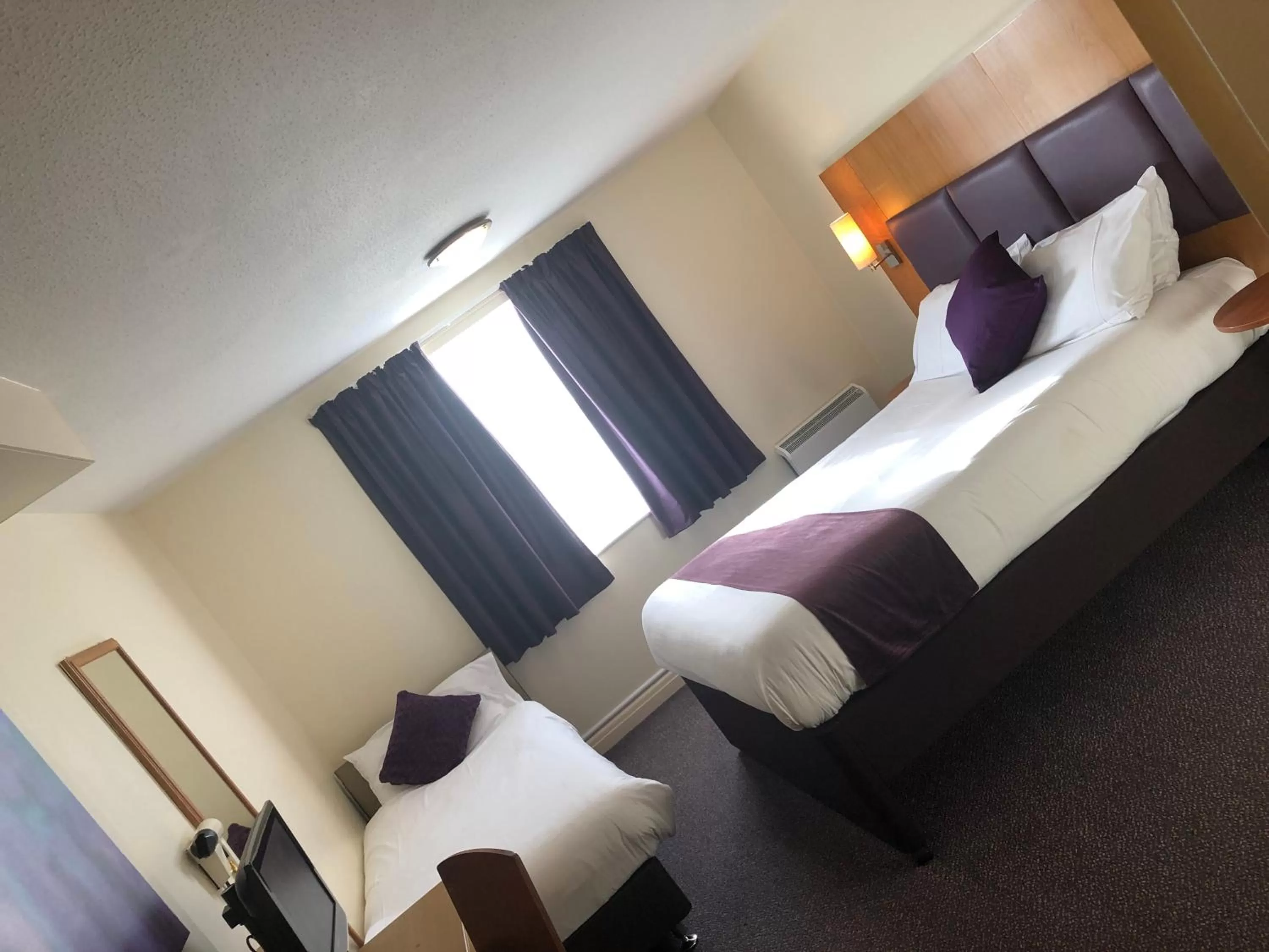 Twin Room in Purple Roomz Preston South