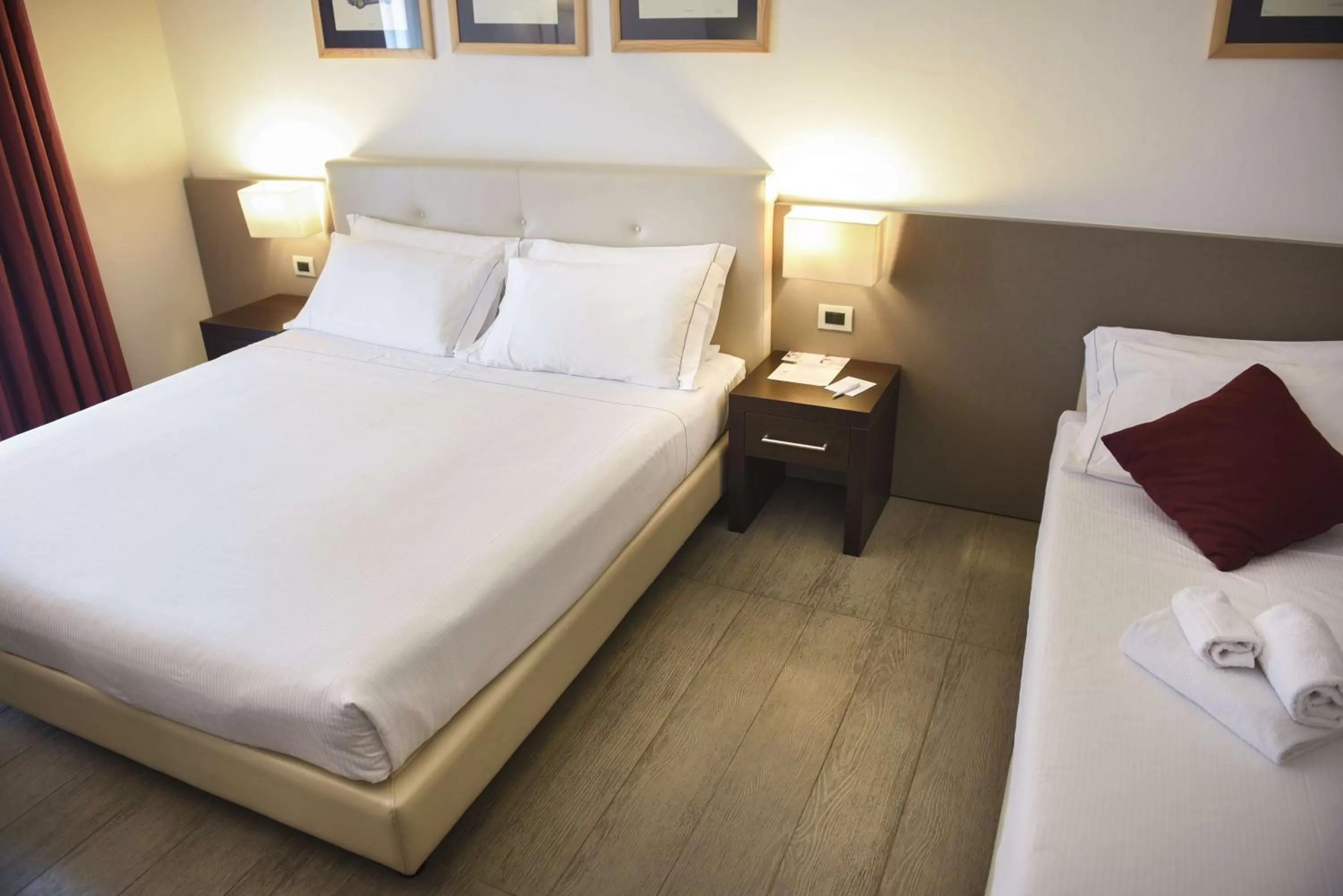 Comfort King Room with Sofa Bed in Best Western Plus Hotel Modena Resort