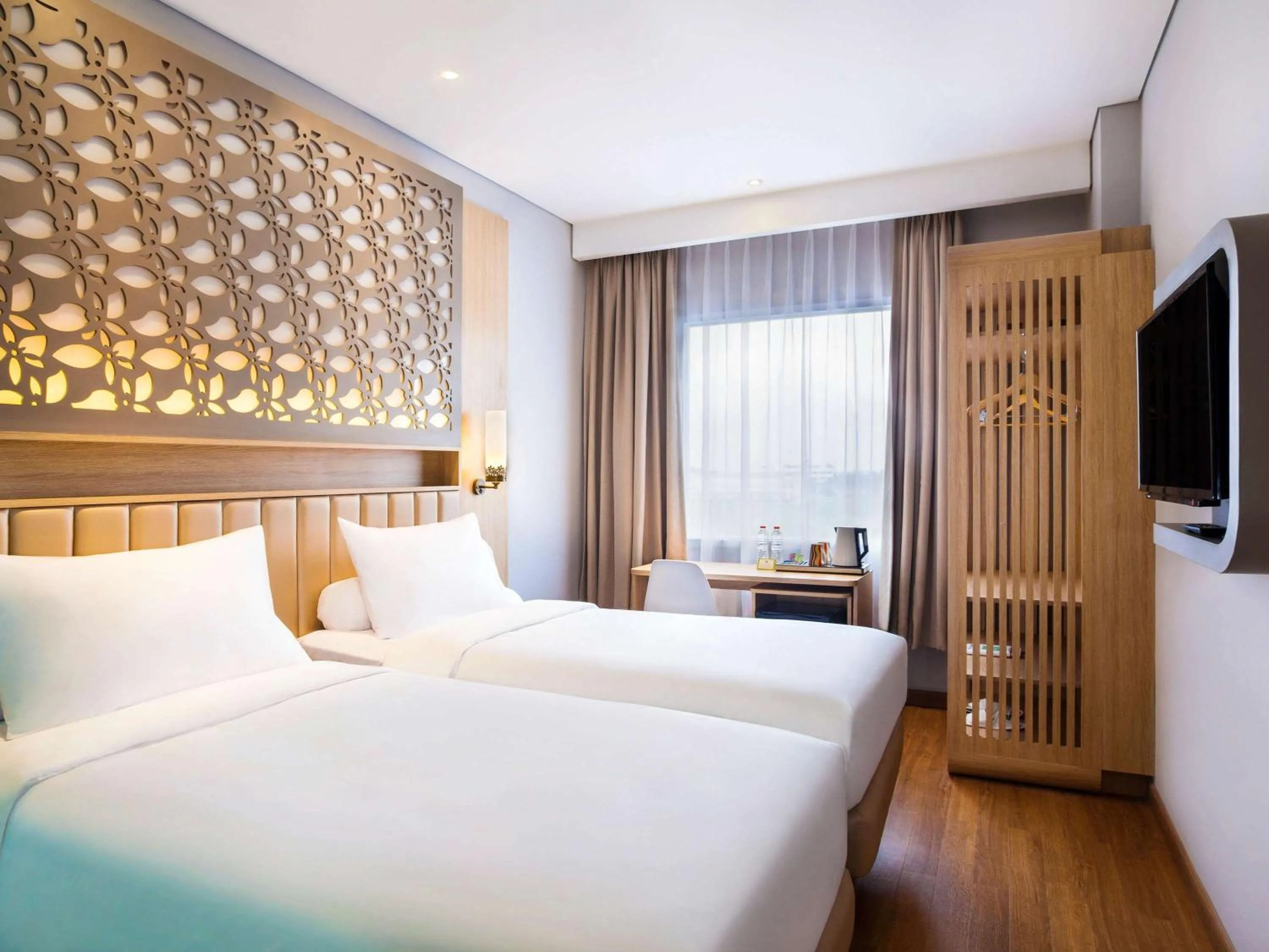 Superior Twin Room in ibis Styles Cikarang