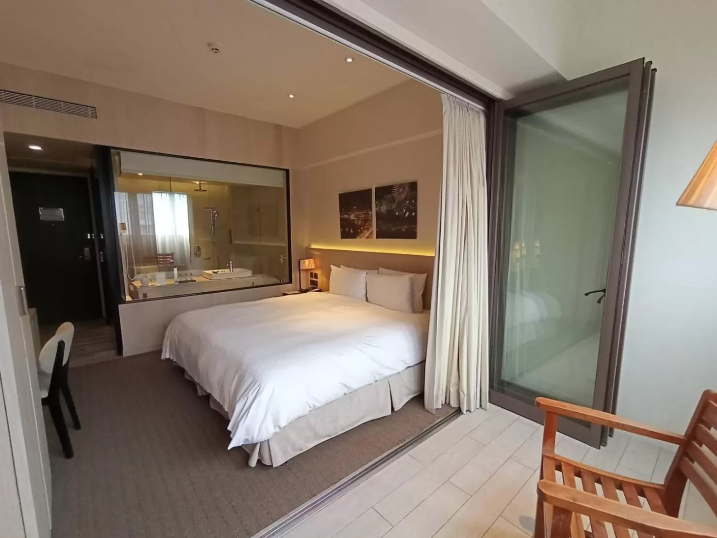 Double Room with City View and Balcony in Riverview Suites Taipei