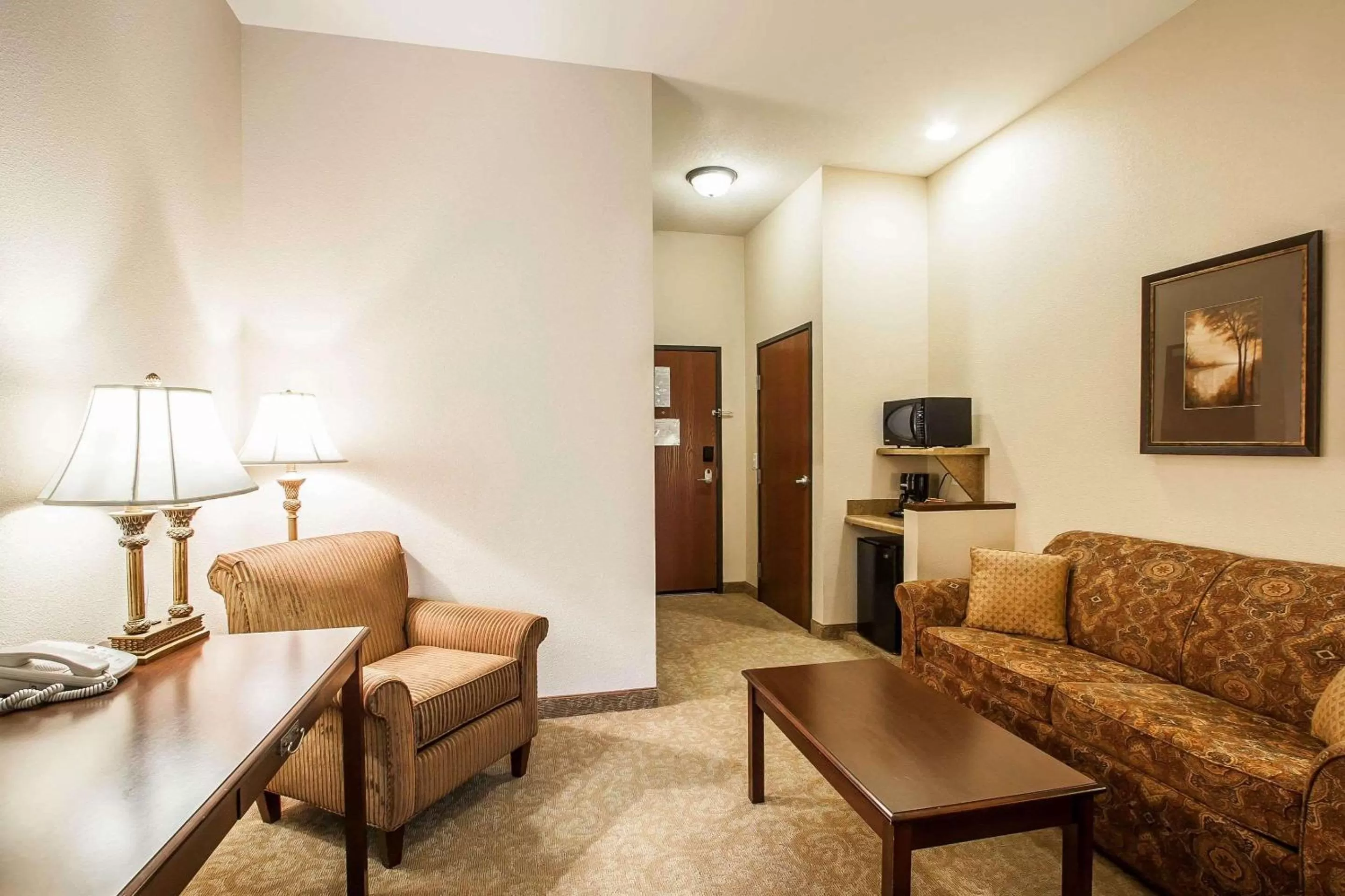 King Suite with Sofa Bed - Non-Smoking in Comfort Inn & Suites McMinnville Wine Country
