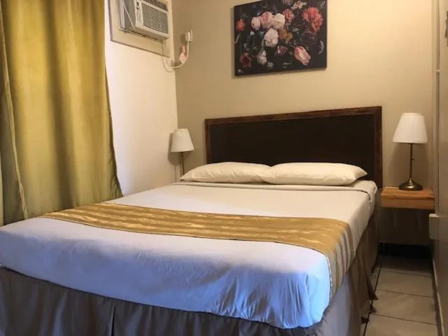 Queen Room - Non-Smoking in Thriftlodge Edmonton