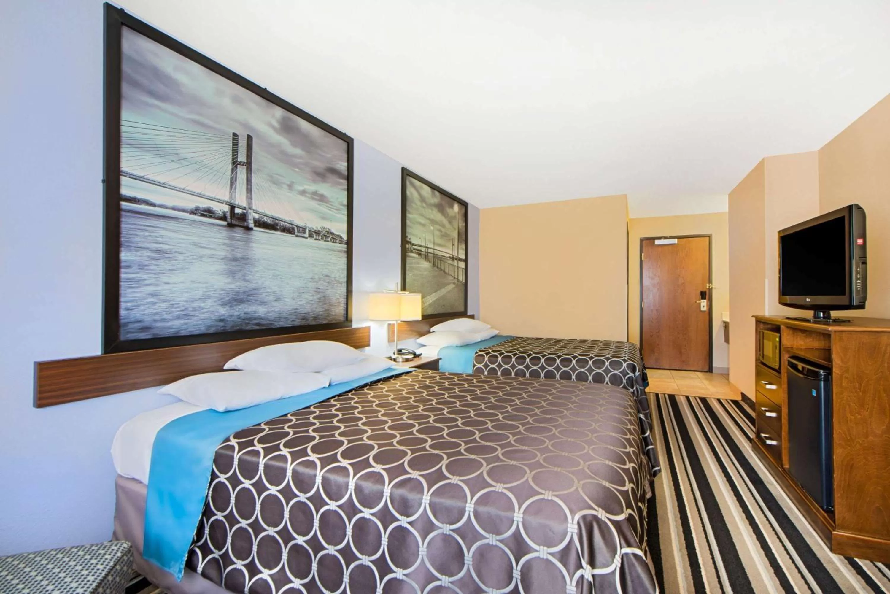 Queen Room with Two Queen Beds - Non-Smoking in Super 8 by Wyndham Fairfield