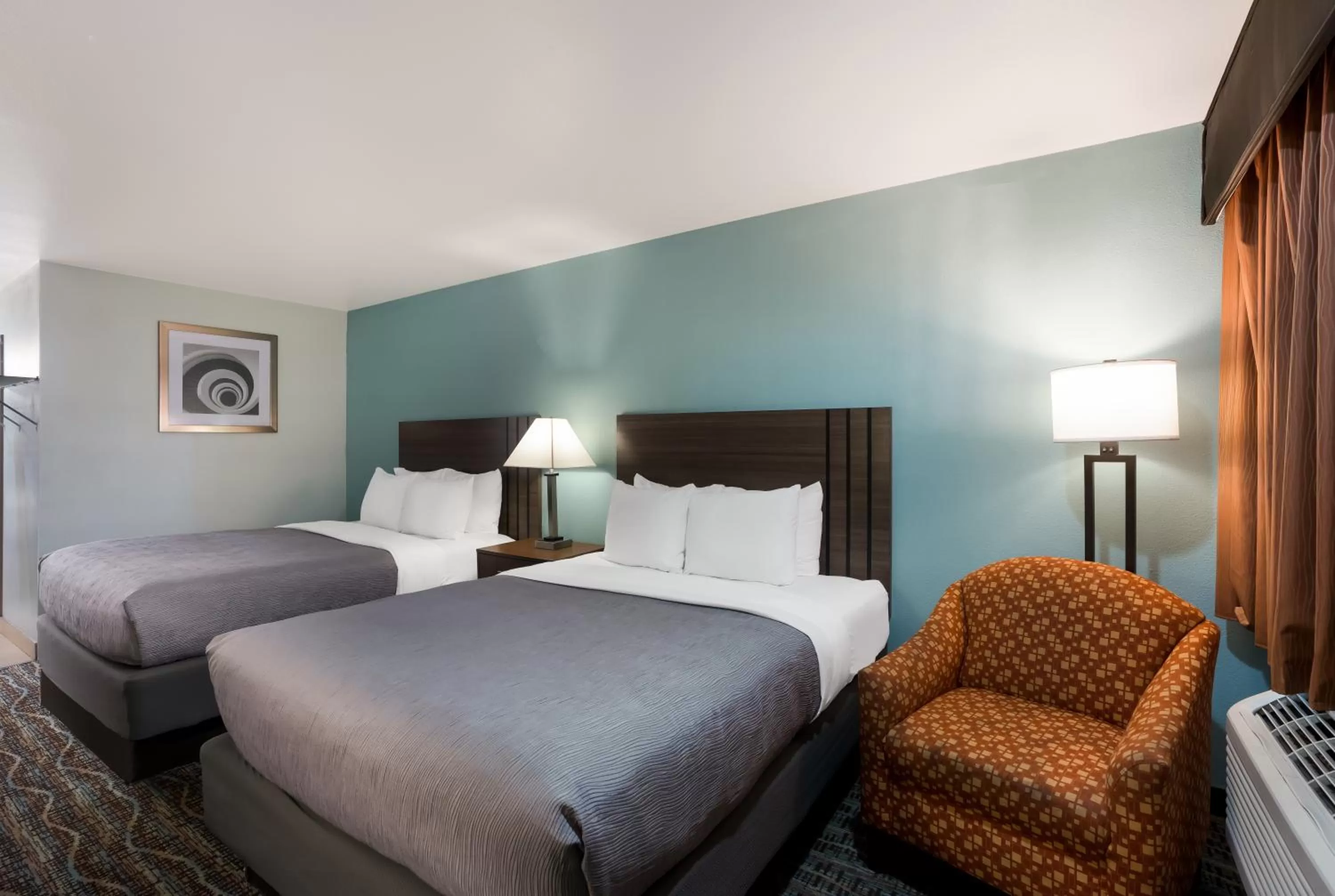 Queen Room with Two Queen Beds - Non-Smoking in Quality Inn Fairfield Napa Valley Area