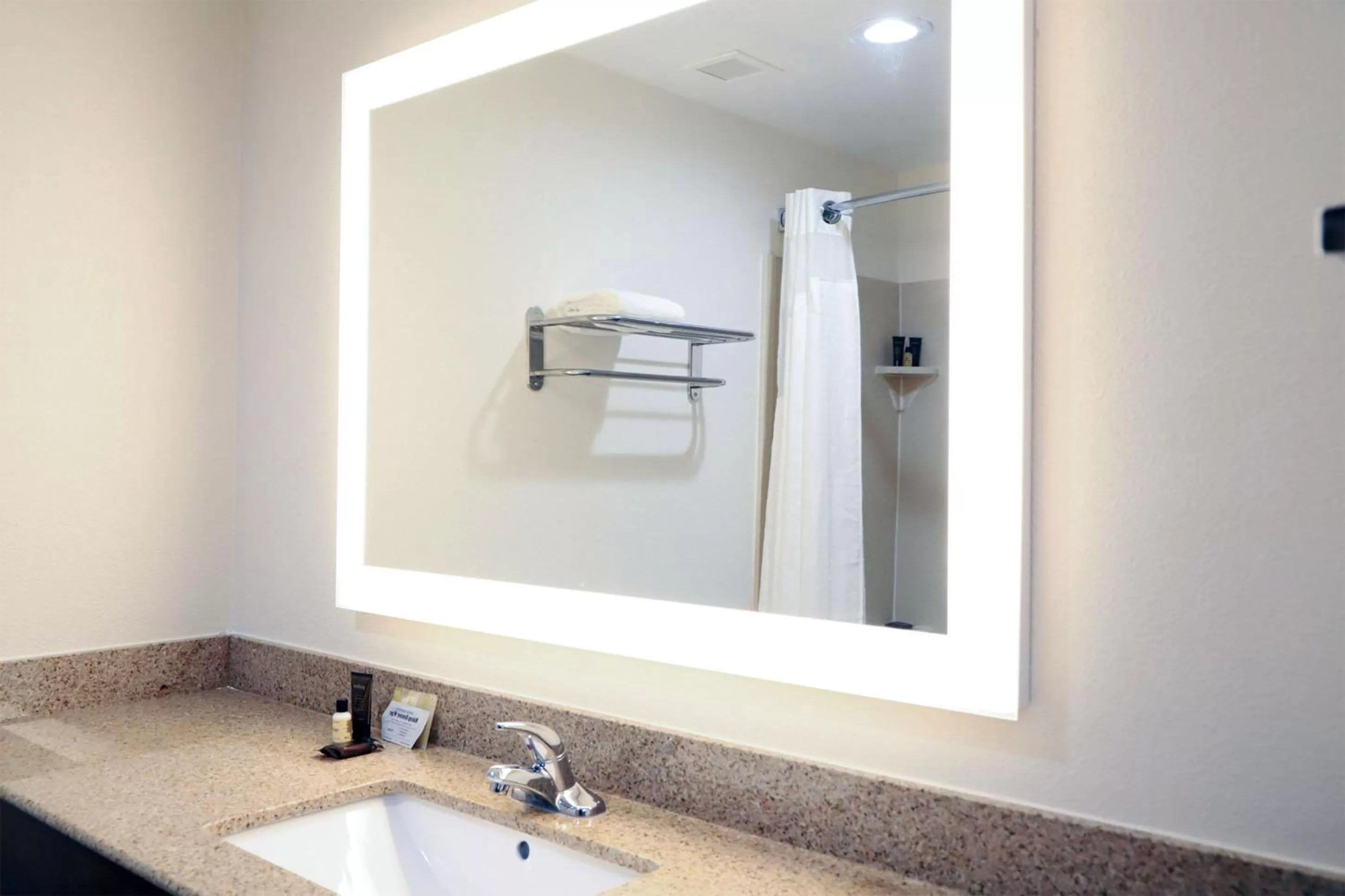 Studio Suite with Two King Beds - Non-Smoking in Wingate by Wyndham Jackson Ridgeland