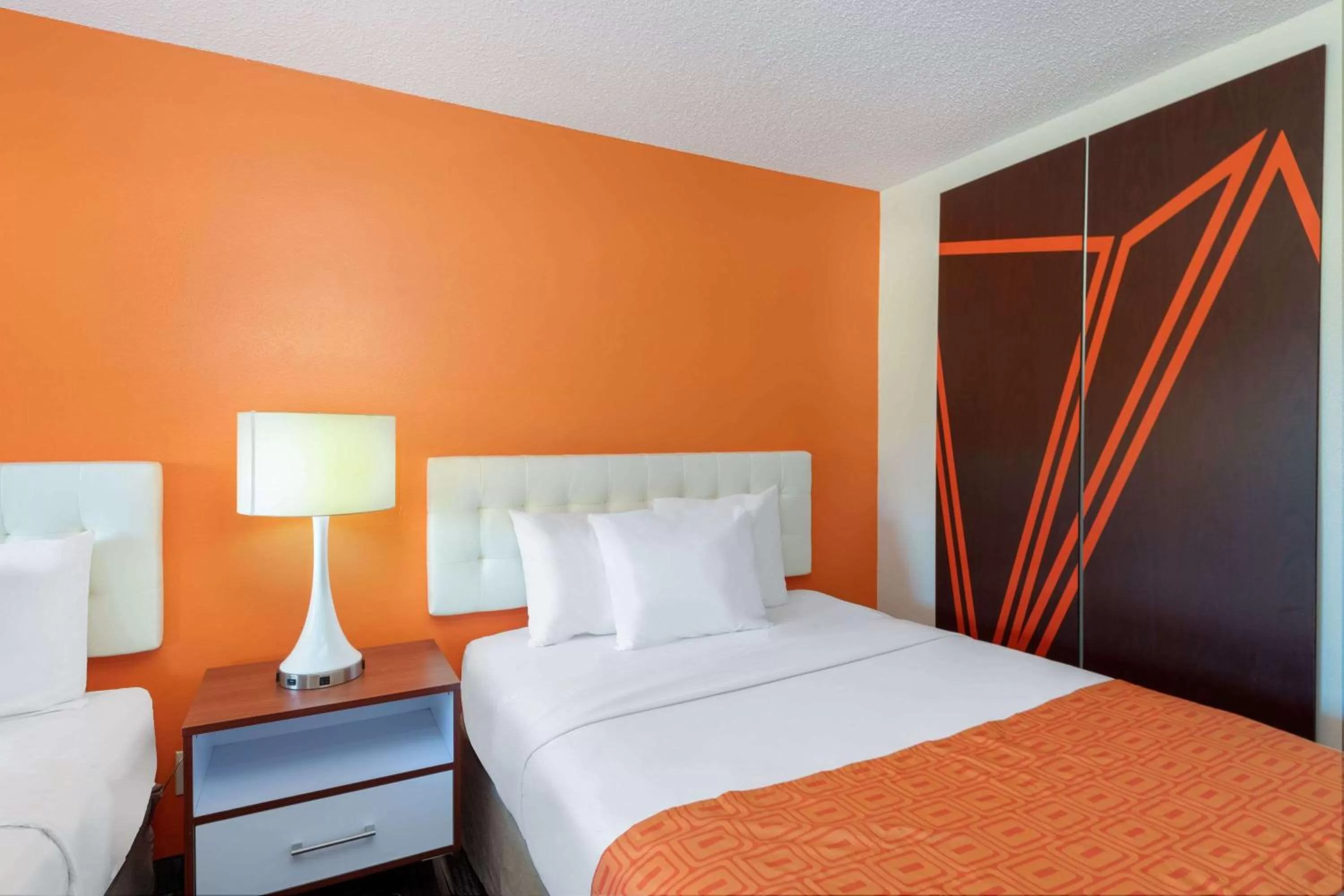Deluxe Queen Room - Disability Access/Non-Smoking in Howard Johnson by Wyndham Vero Beach/I-95