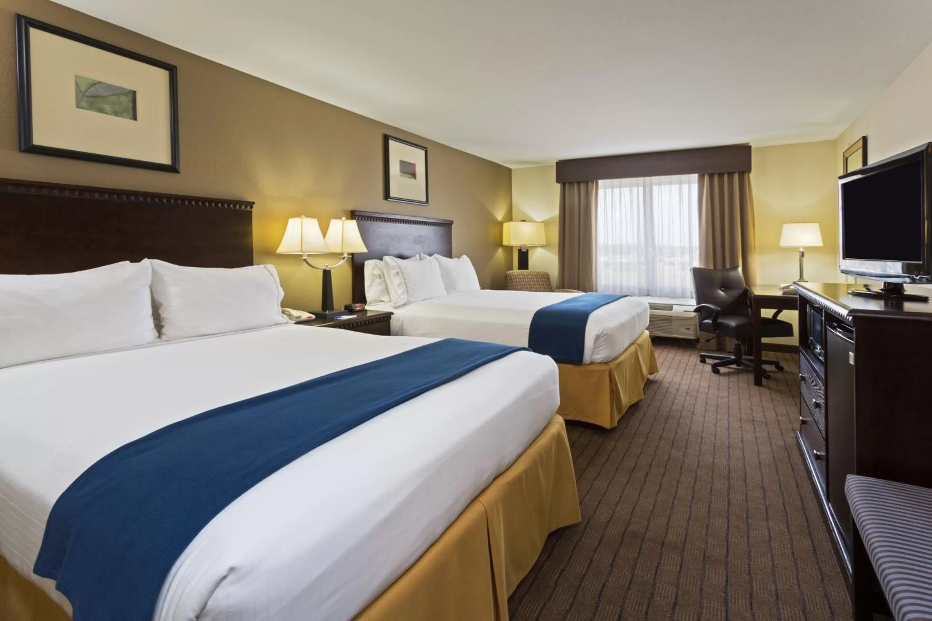 Standard Queen Room with Two Queen Beds in Holiday Inn Express & Suites Moultrie by IHG