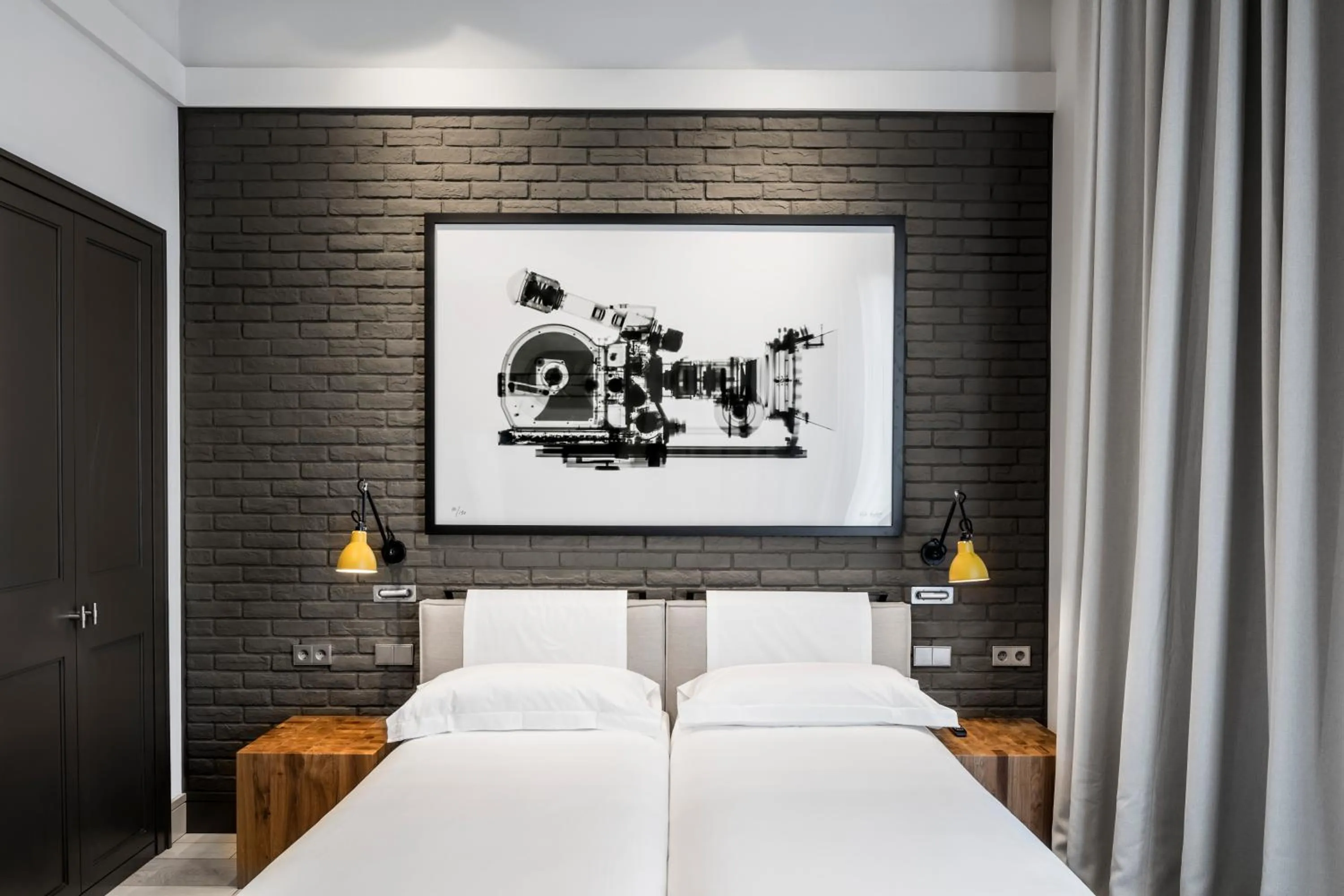 Two-Bedroom Apartment (4 Adults) in Midtown Apartments