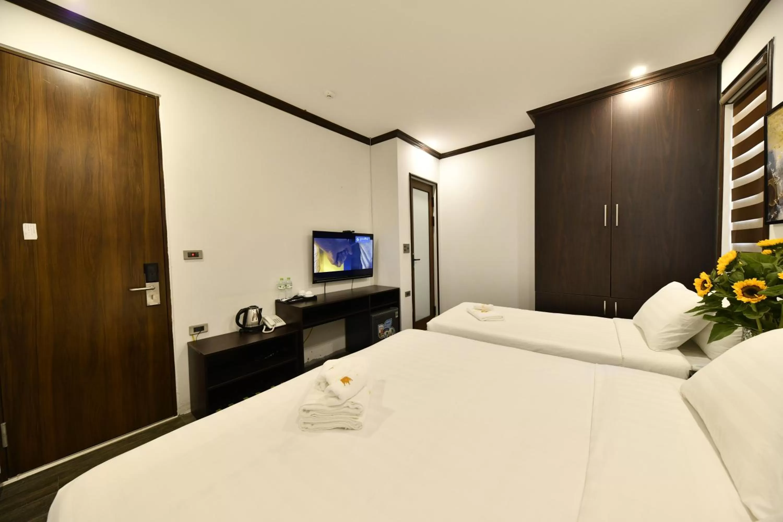 Deluxe Twin Room in Kingdom Hotel Hanoi