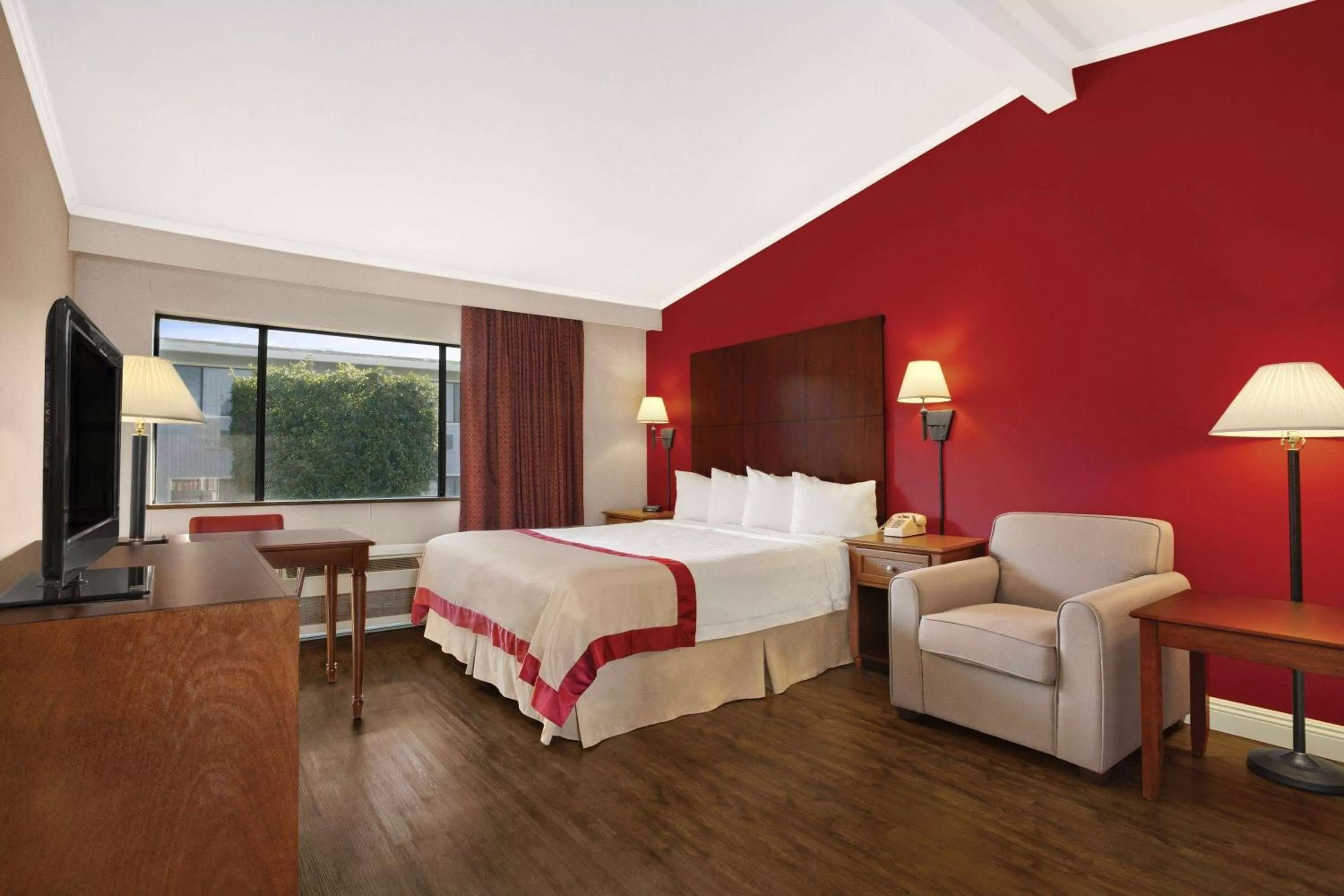 Photo of the whole room, Bed in Ramada by Wyndham Torrance