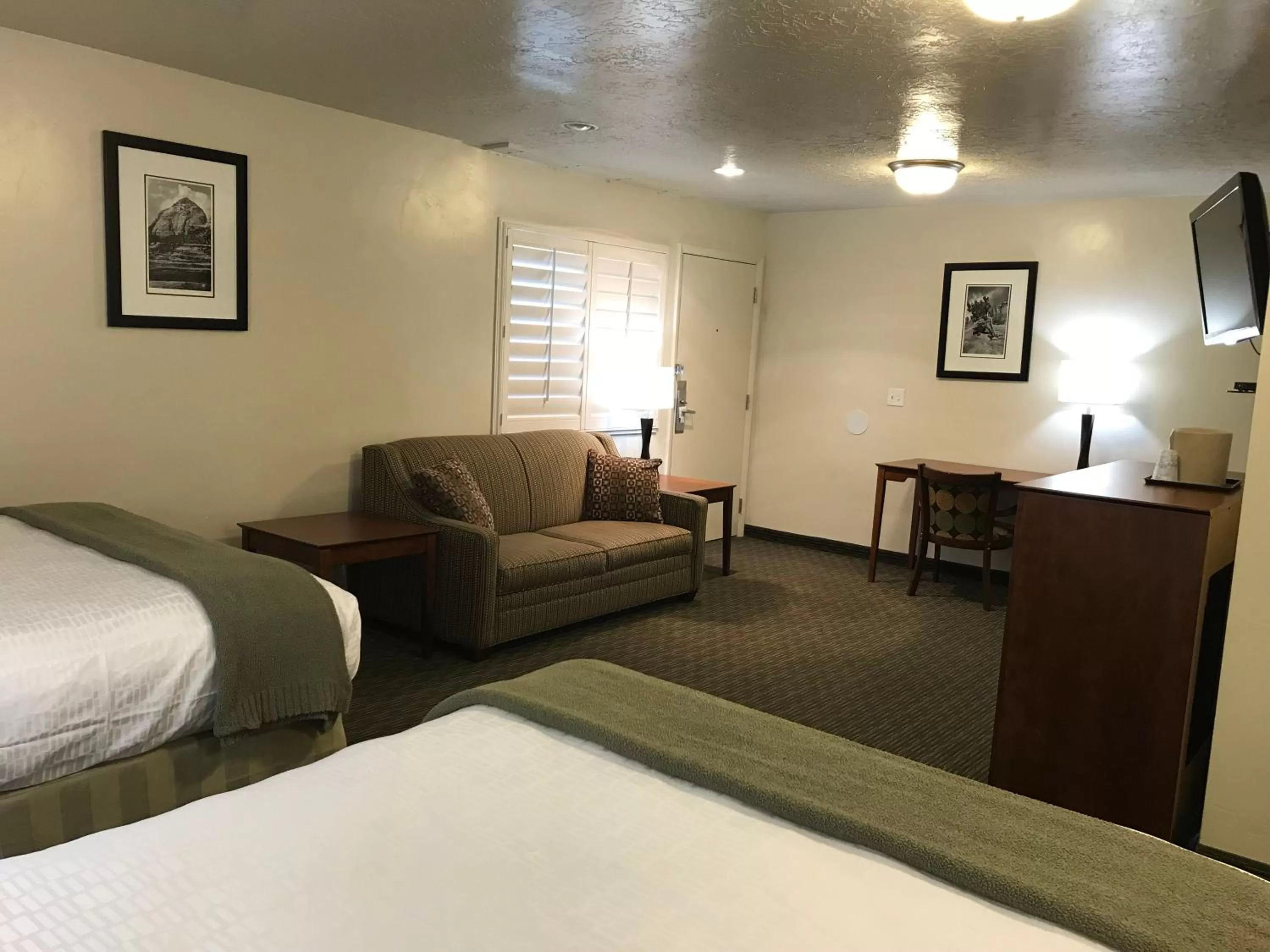 Two Queen Suite with Roll-In Shower - Non-Smoking/Disability Access in Dinosaur Inn & Suites