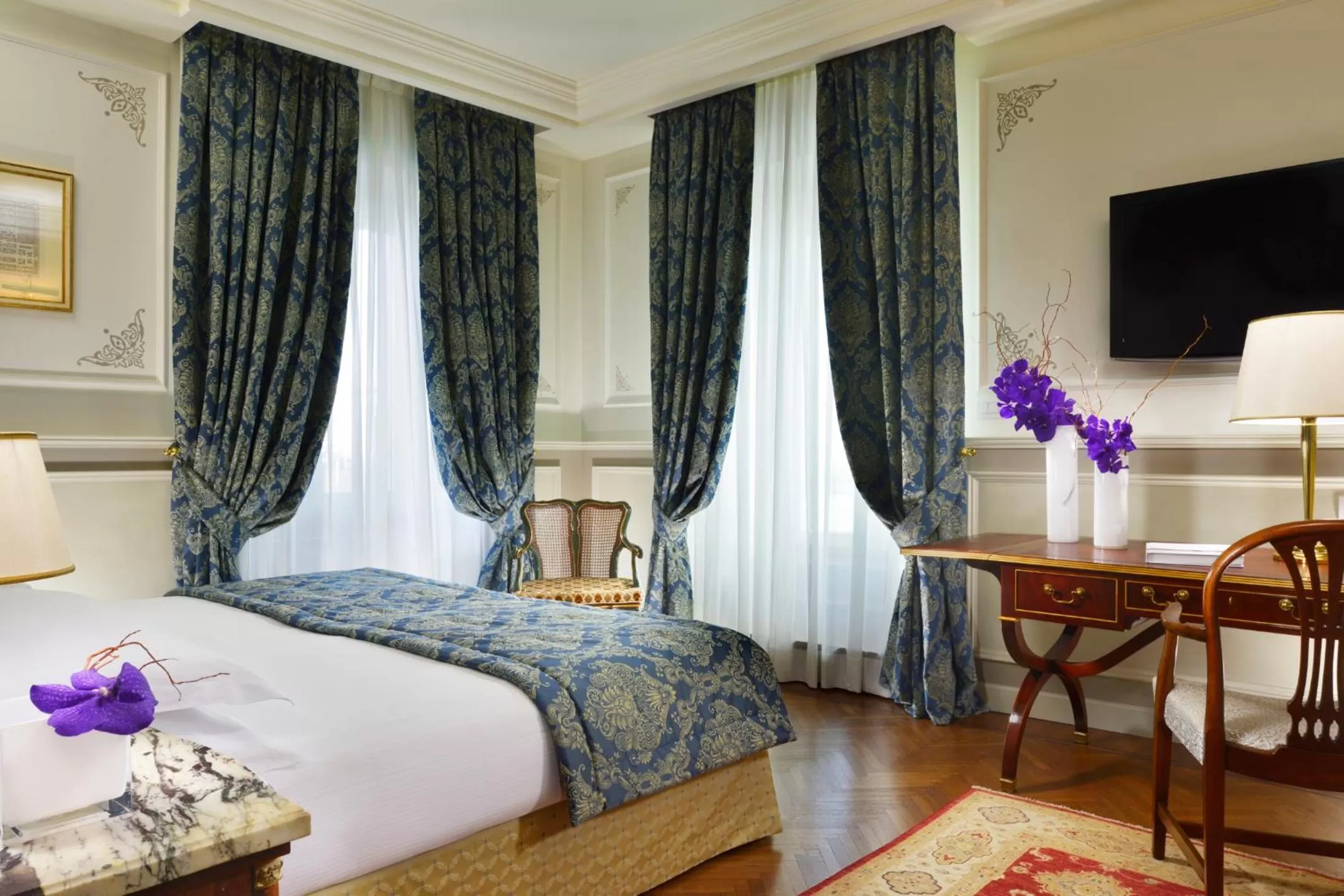 Suite with Terrace and Hot Tub in Royal Hotel Sanremo