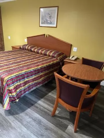 King Suite with Spa Bath in Chino Motel