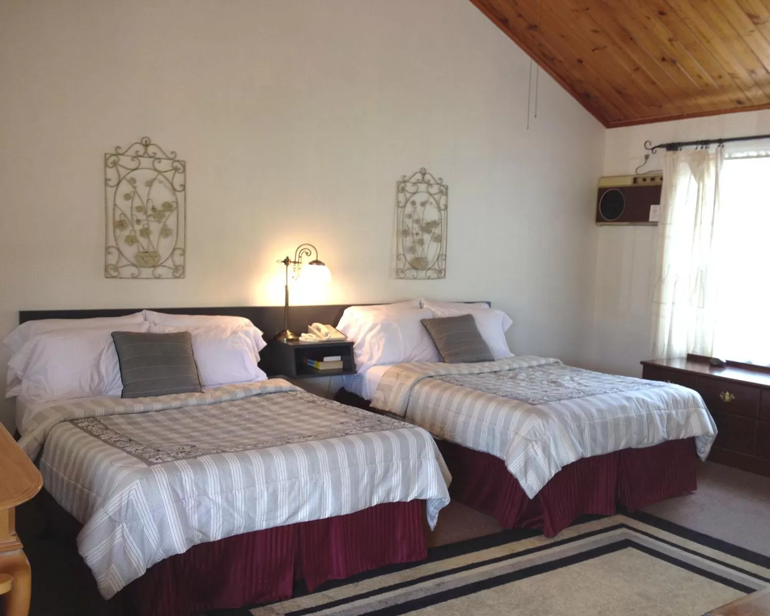 Double Room in Vinehurst Inn & Suites