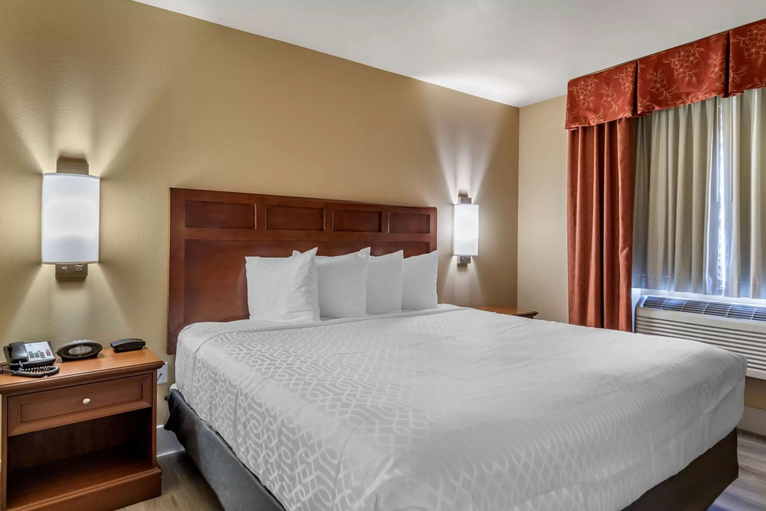 Deluxe King Suite with Sofa Bed - Non-Smoking in Best Western Dos Rios