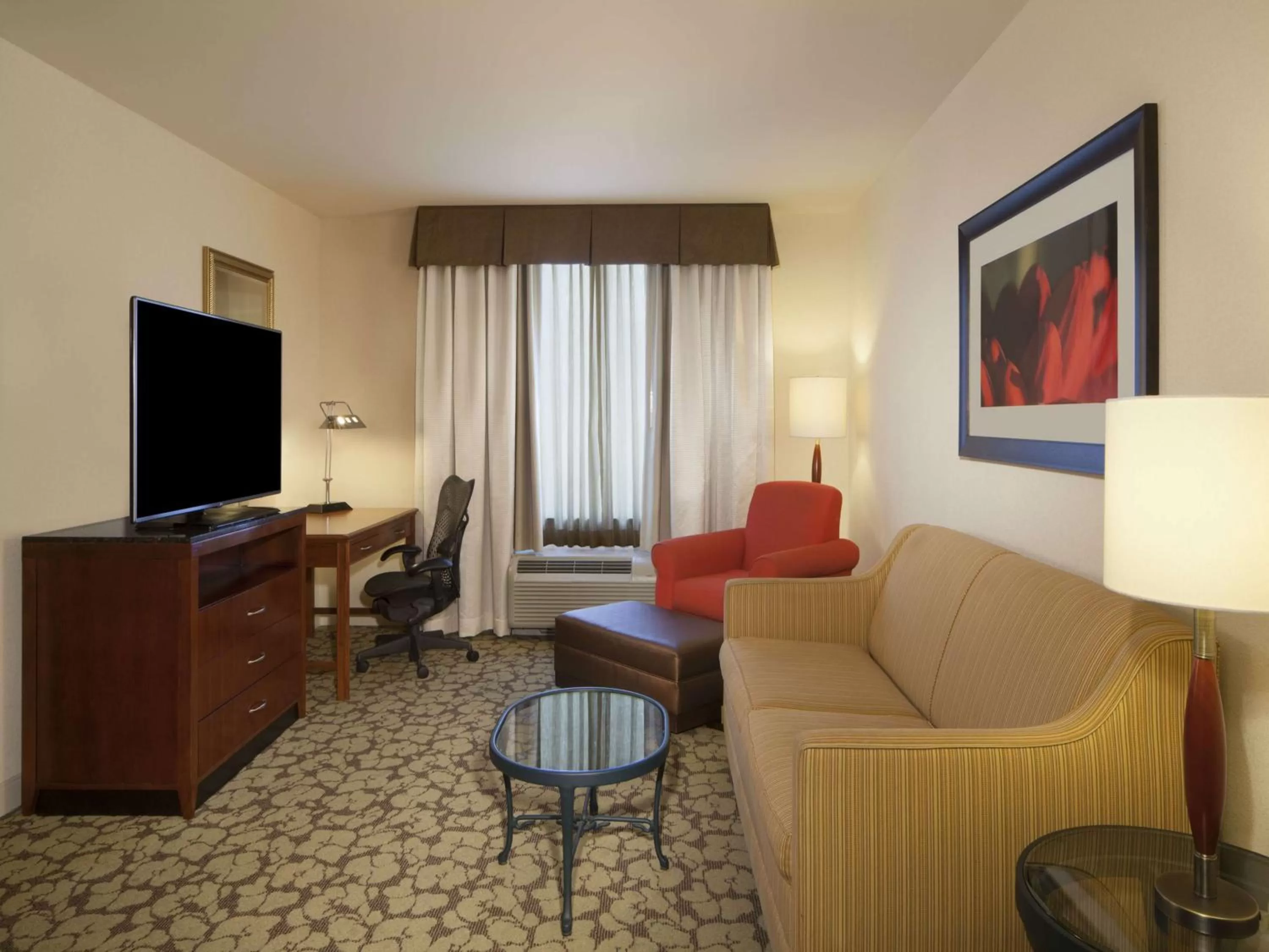One-Bedroom King Suite with Sofa Bed in Hilton Garden Inn Virginia Beach Town Center