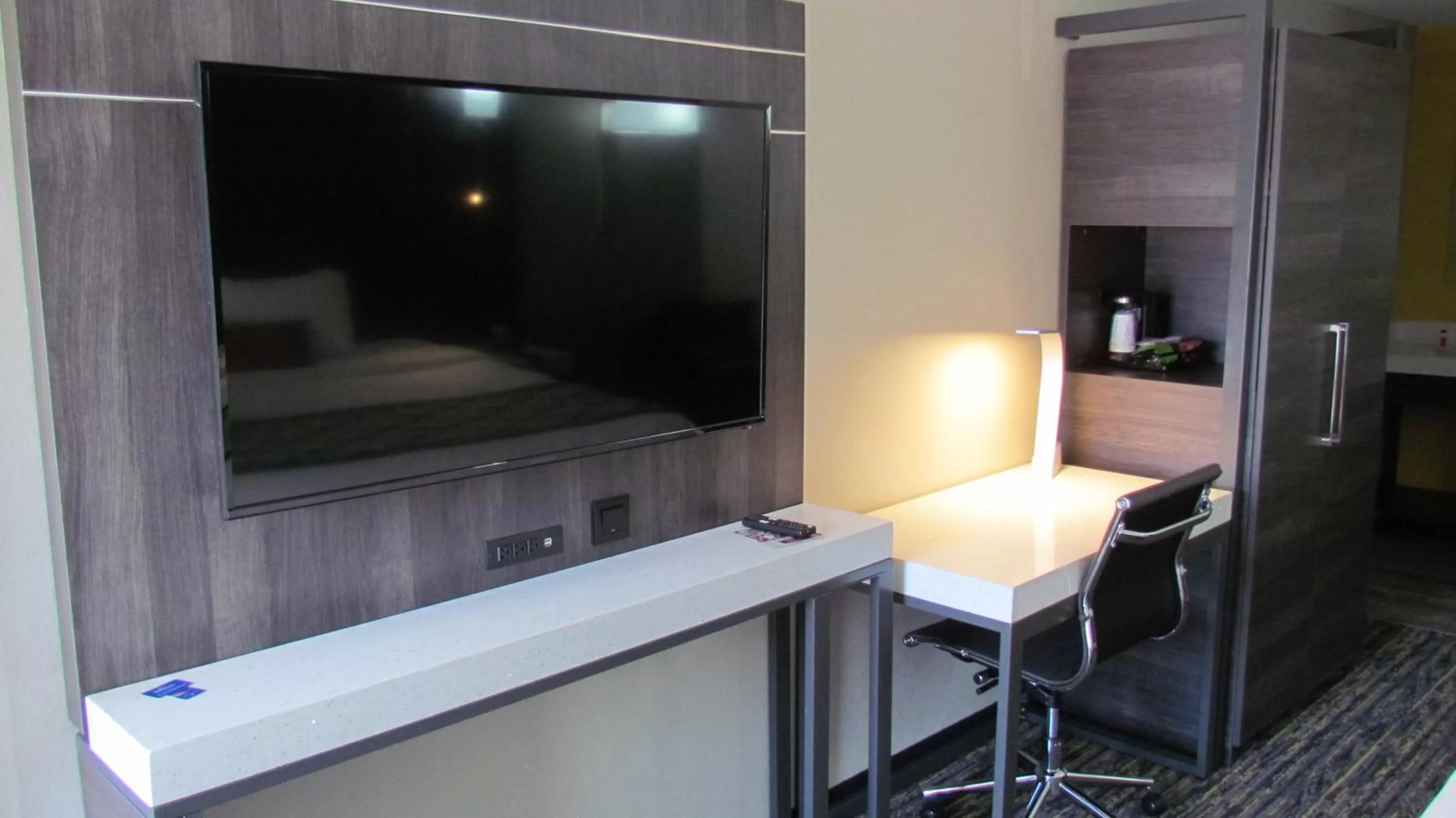 King Room - Disability Access - Non-Smoking in Baymont by Wyndham Murfreesboro