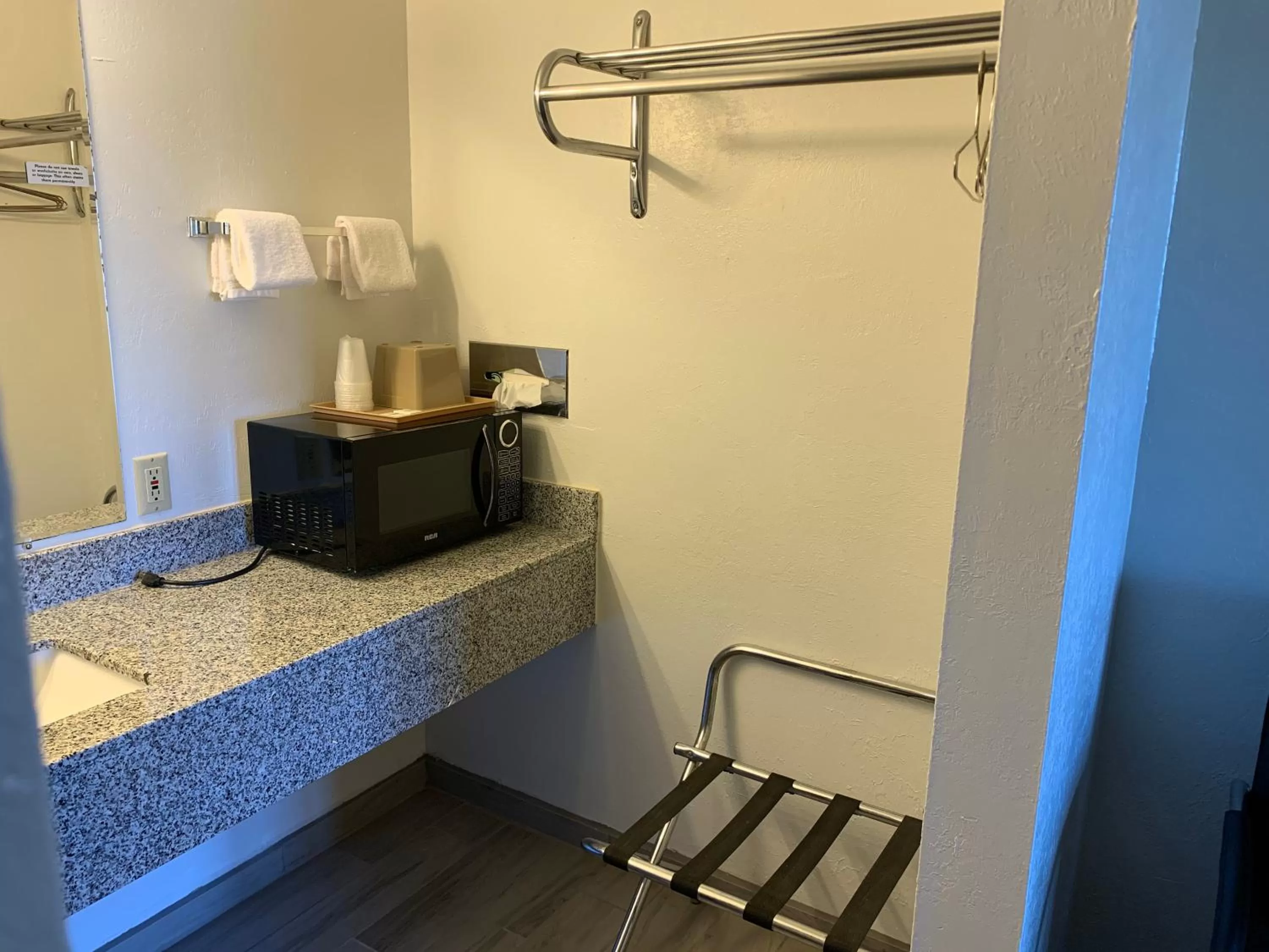 Double Room with Two Double Beds - Non-Smoking in Landmark Inn