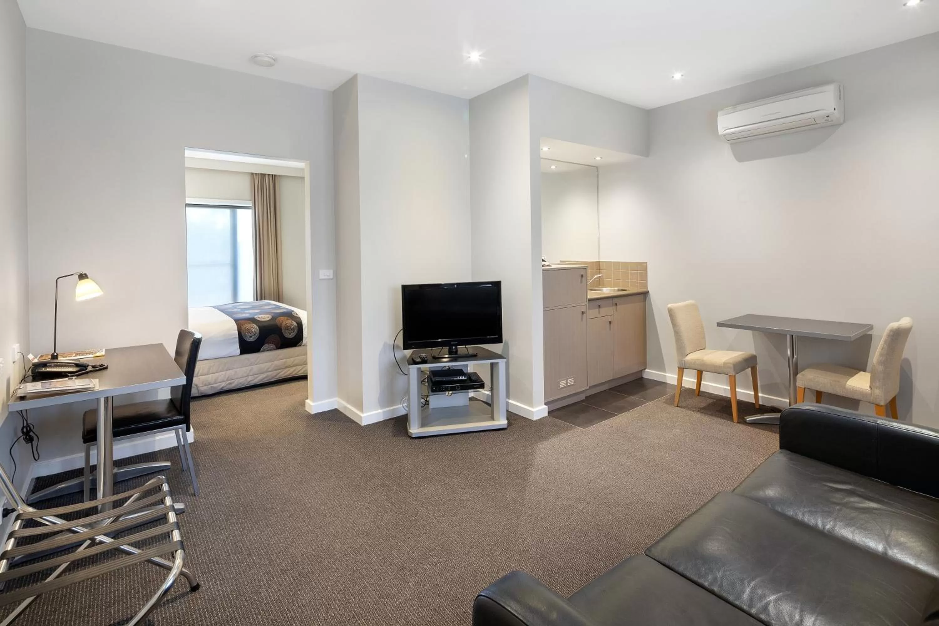 Deluxe Suite with Spa Bath in Best Western Plus Ballarat Suites